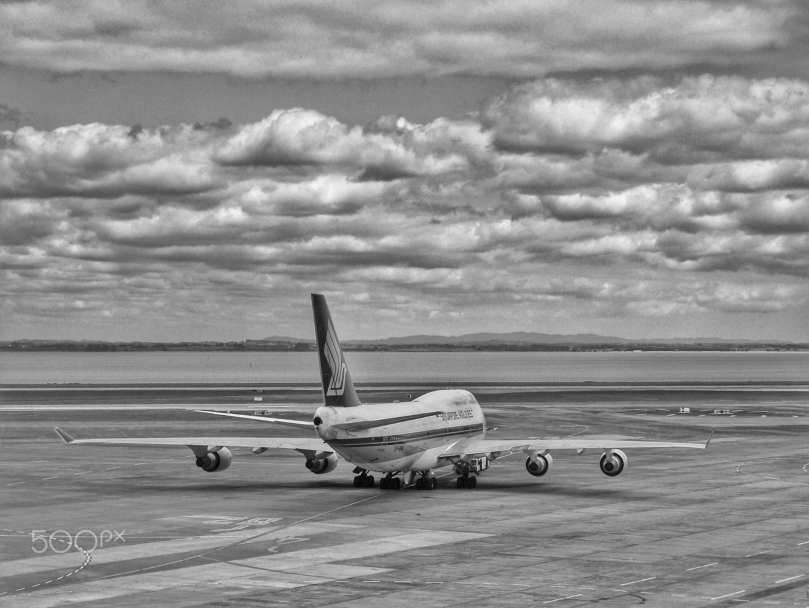 Fujifilm FinePix F710 sample photo. Singapore airlines boeing 747-412 photography