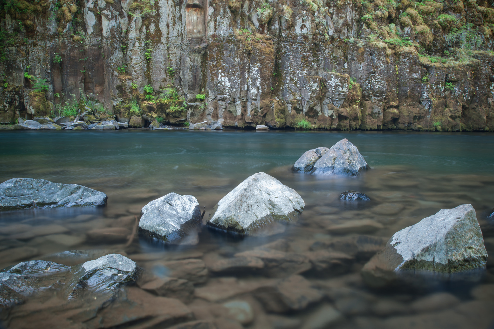 AF Zoom-Nikkor 28-80mm f/3.3-5.6G sample photo. A cool river runs through the rocks photography