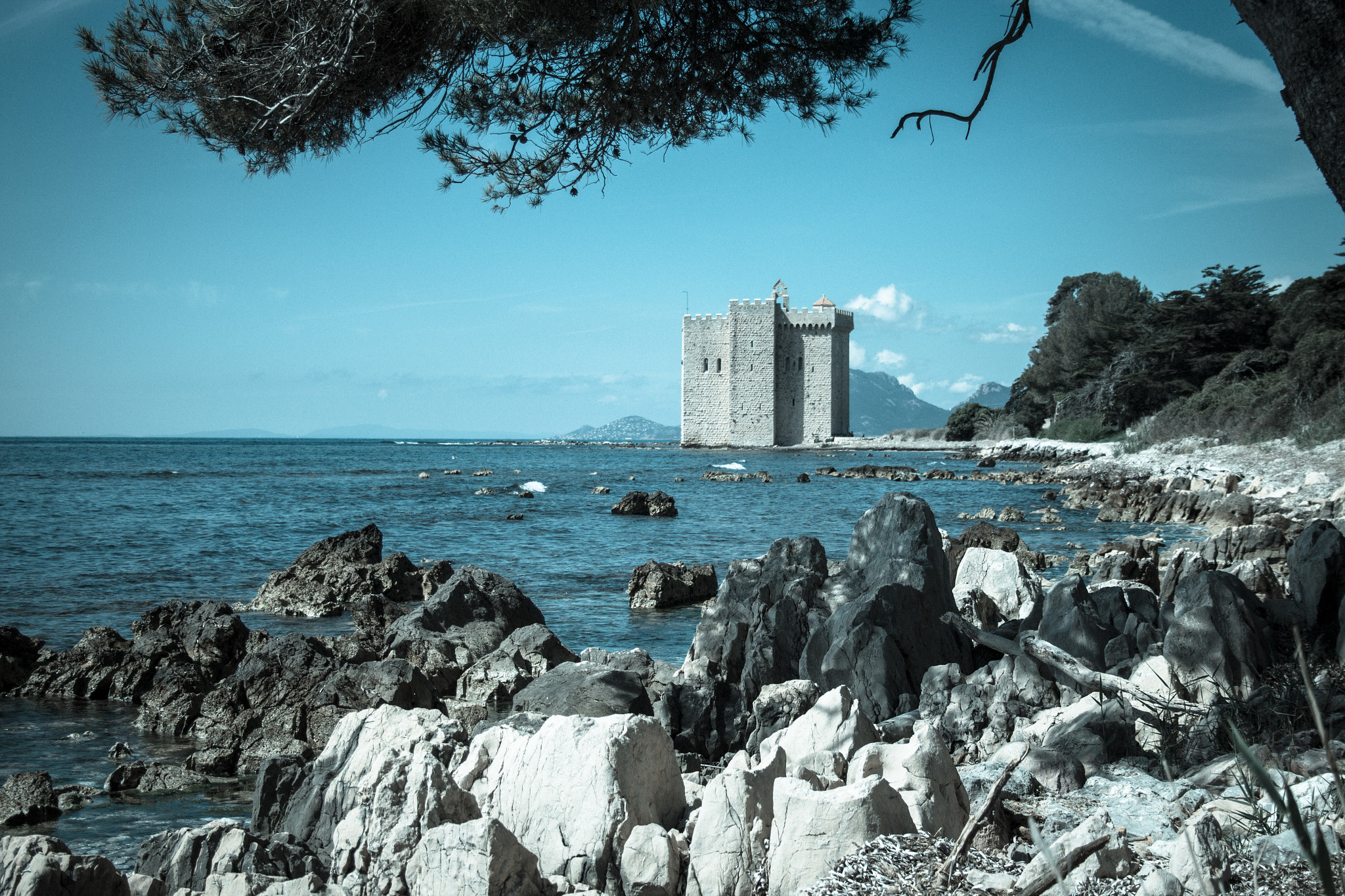 Canon EF-S 18-55mm F3.5-5.6 sample photo. Saint honorat castle photography