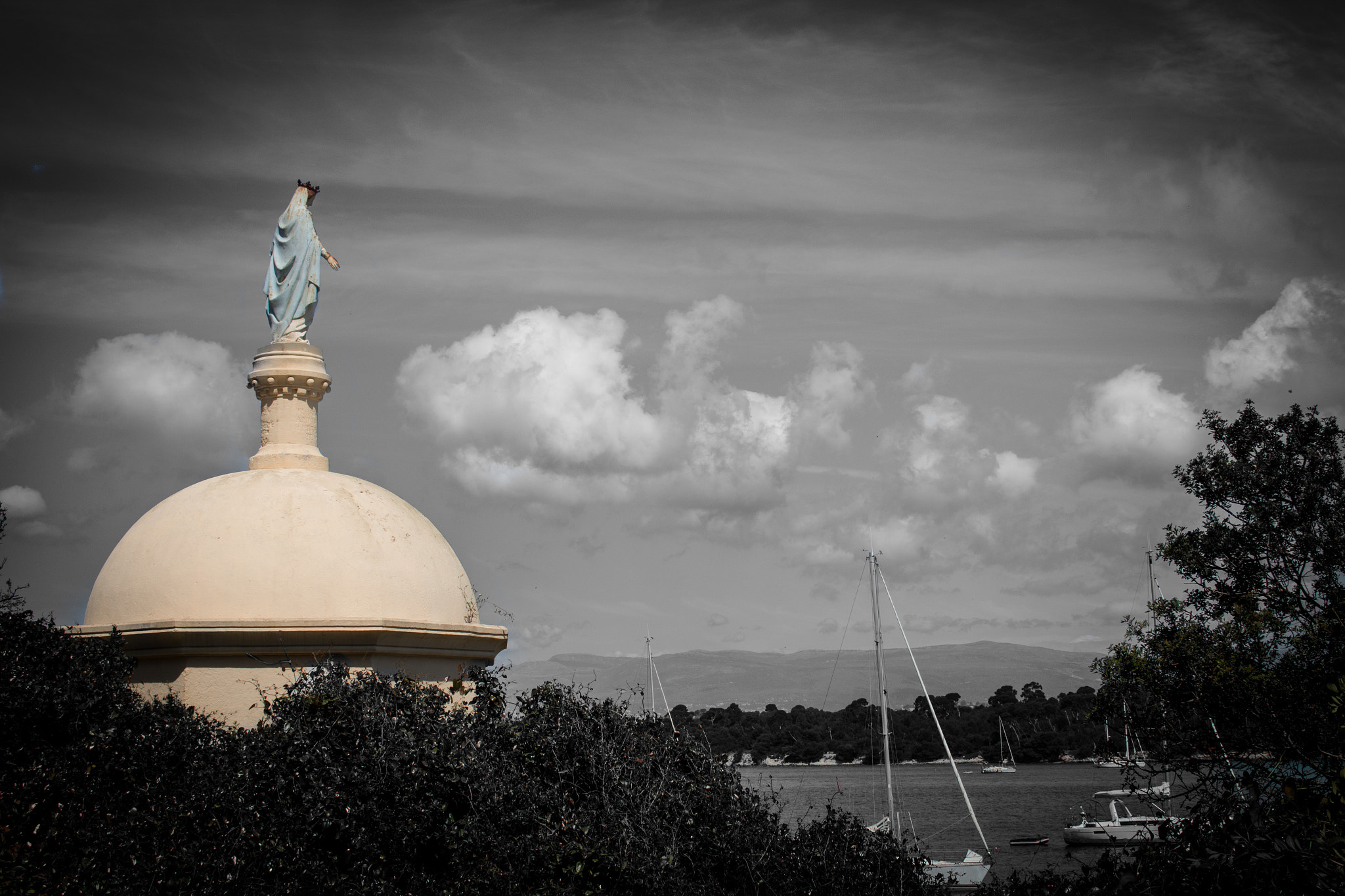 Canon EF-S 18-55mm F3.5-5.6 sample photo. Marie la protectrice photography