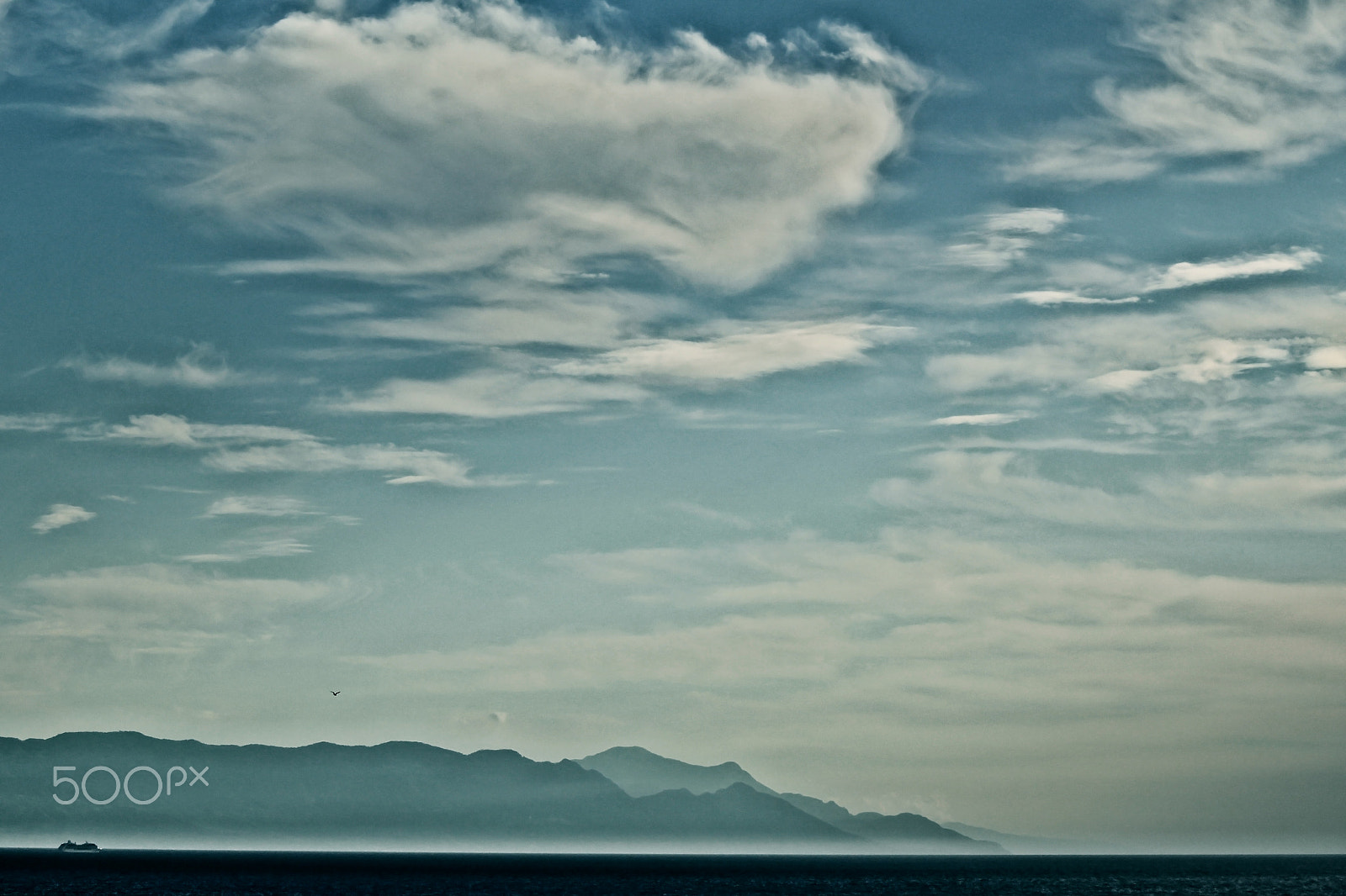 Canon EOS 600D (Rebel EOS T3i / EOS Kiss X5) + Canon EF 70-210mm f/4 sample photo. Dragon in the mist photography