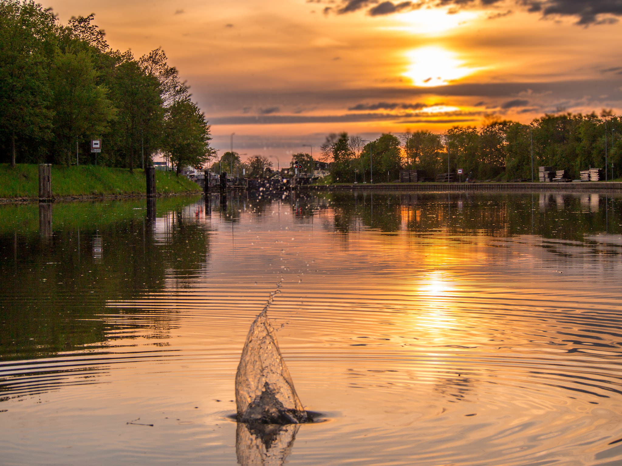 Olympus PEN E-PM1 sample photo. Splashy sunset ii photography