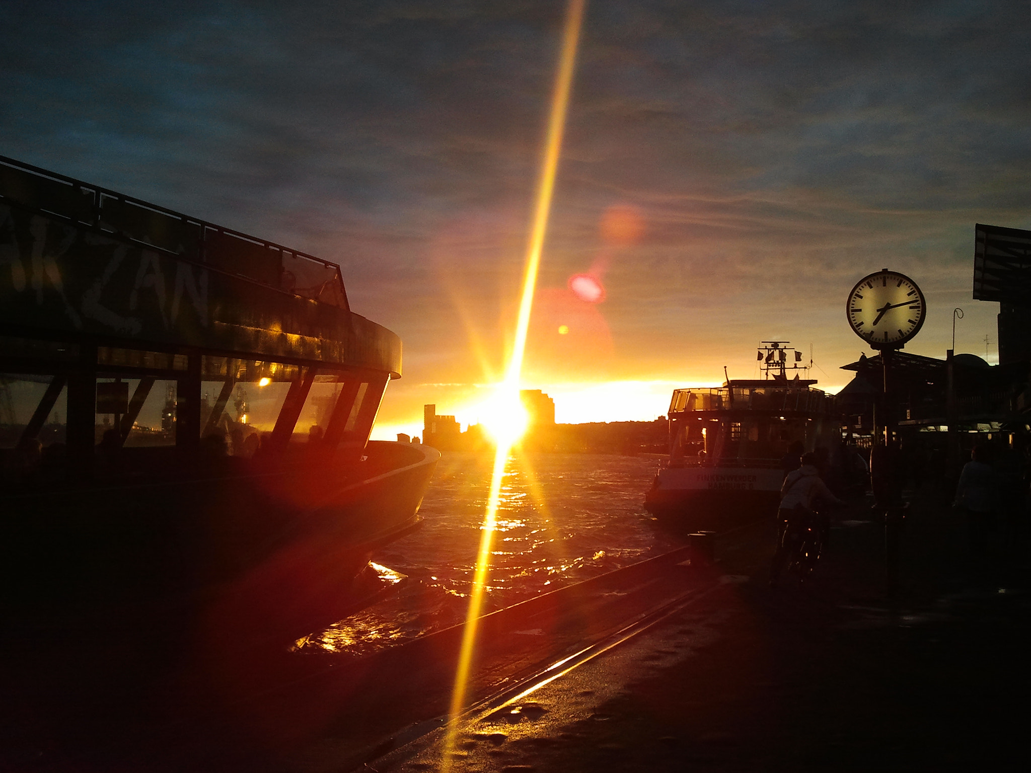 Samsung Galaxy S sample photo. Big bang photography