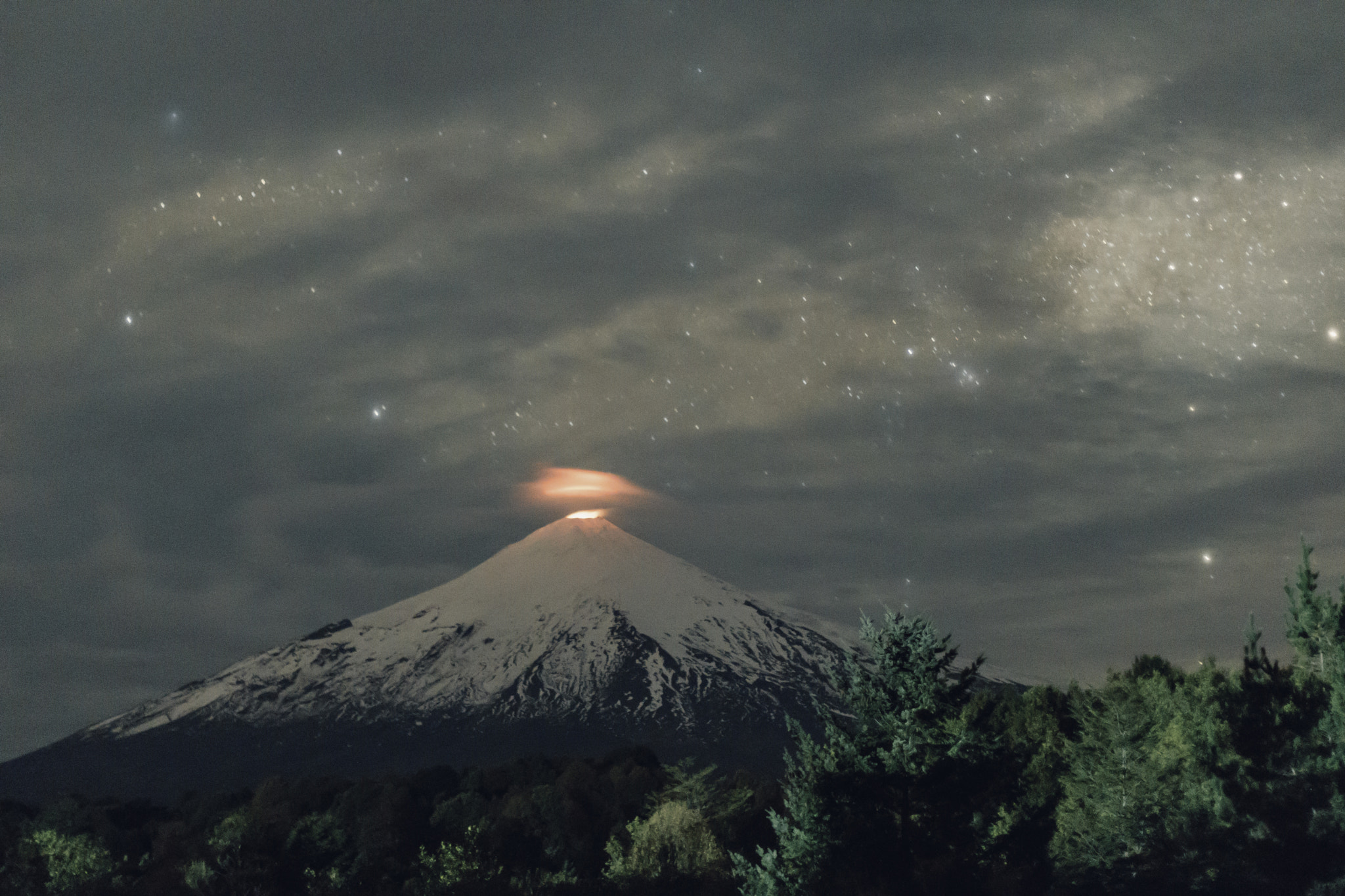 Canon EOS 760D (EOS Rebel T6s / EOS 8000D) + Canon EF 50mm F1.8 II sample photo. Volcan villarrica photography