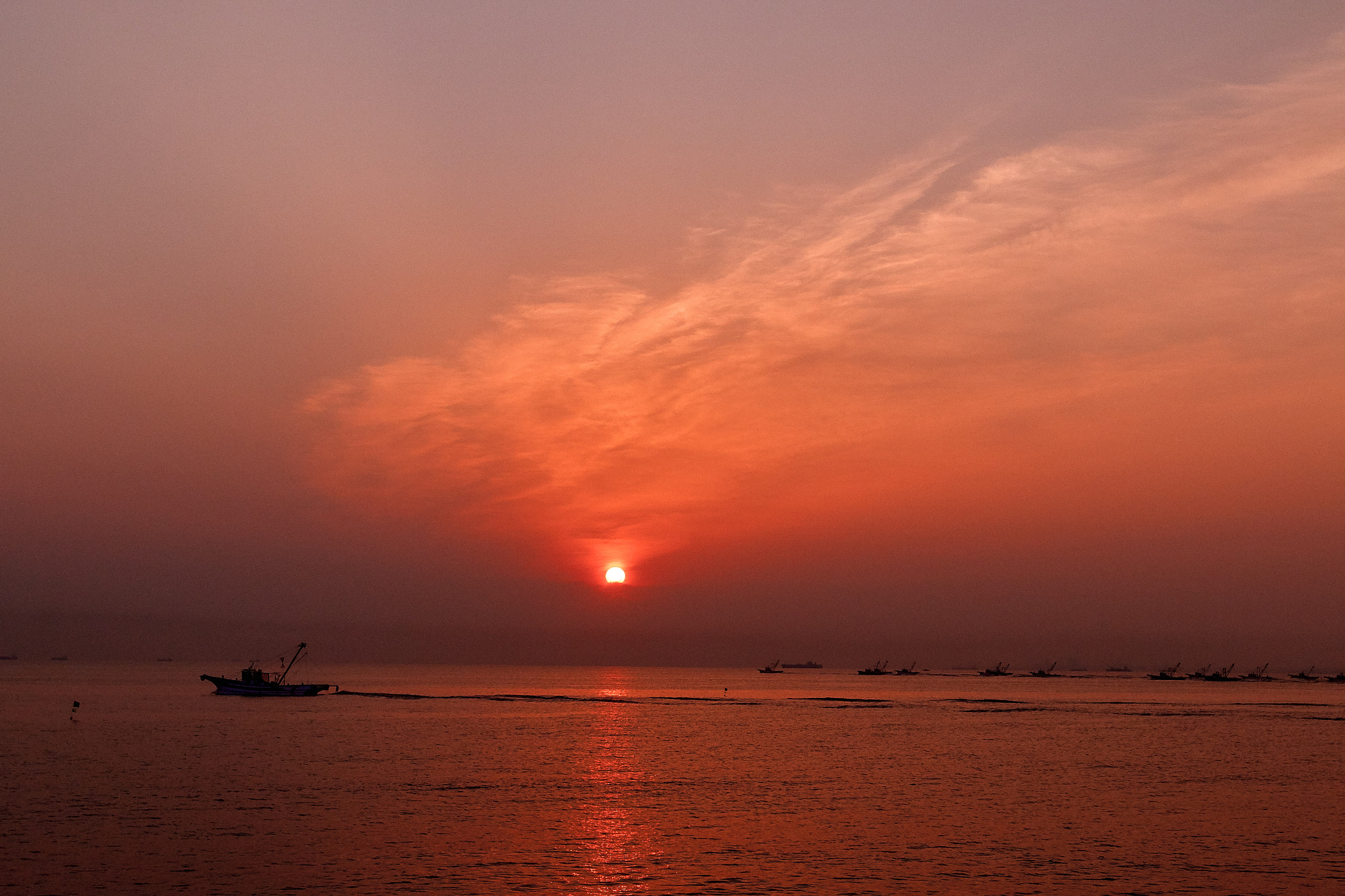 Canon EOS 70D + Canon EF 16-35mm F2.8L USM sample photo. Outgoing fishing boats photography