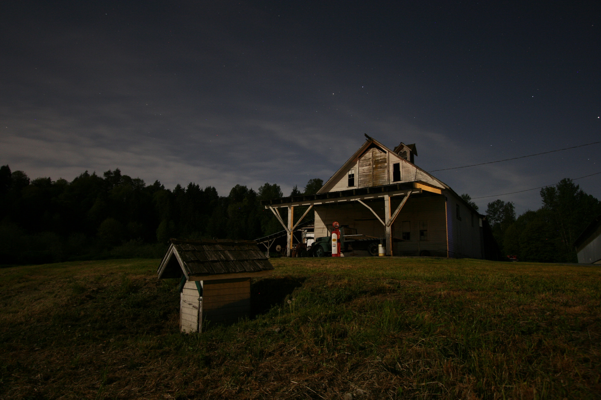 Canon EOS 400D (EOS Digital Rebel XTi / EOS Kiss Digital X) sample photo. Full moon on the farm photography