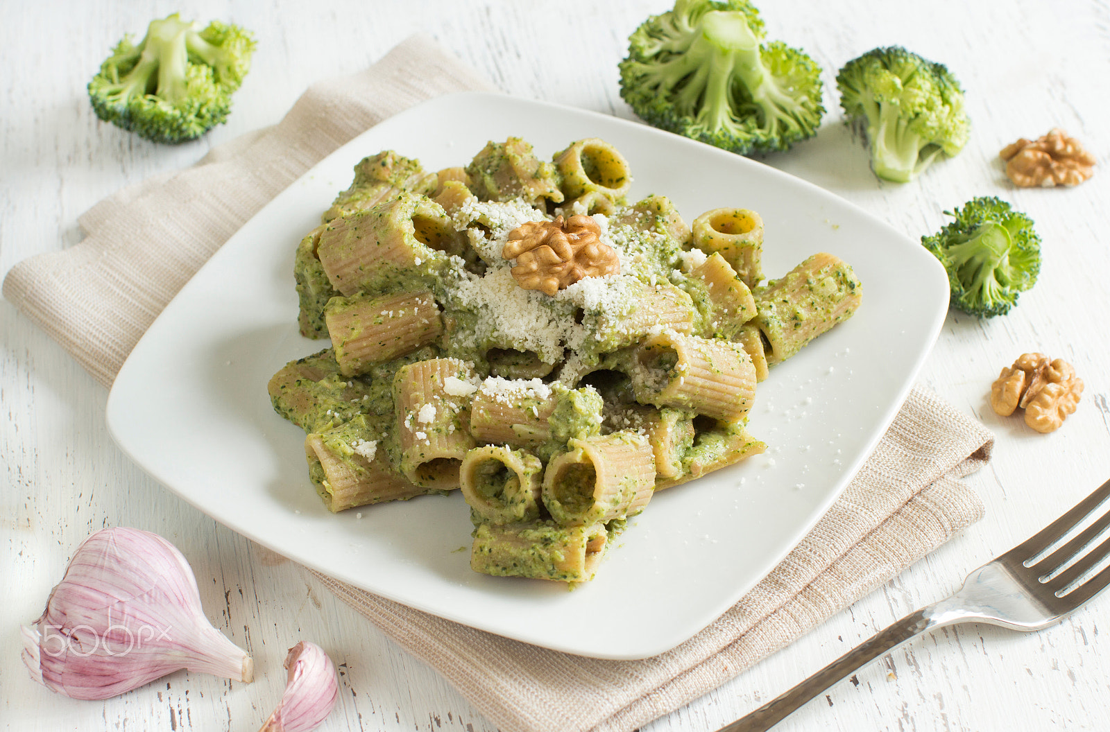 Canon EOS 650D (EOS Rebel T4i / EOS Kiss X6i) + Canon EF 50mm F1.2L USM sample photo. Wholegrain pasta with broccoli and walnuts cream photography
