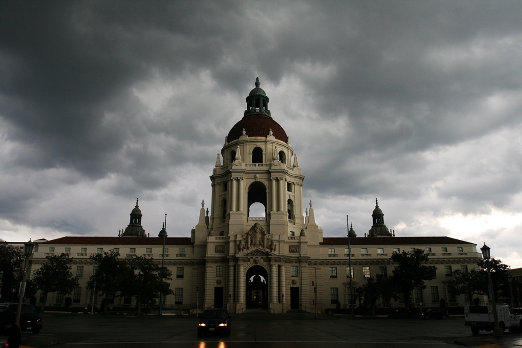 Canon EOS 400D (EOS Digital Rebel XTi / EOS Kiss Digital X) sample photo. Pasadena city hall photography