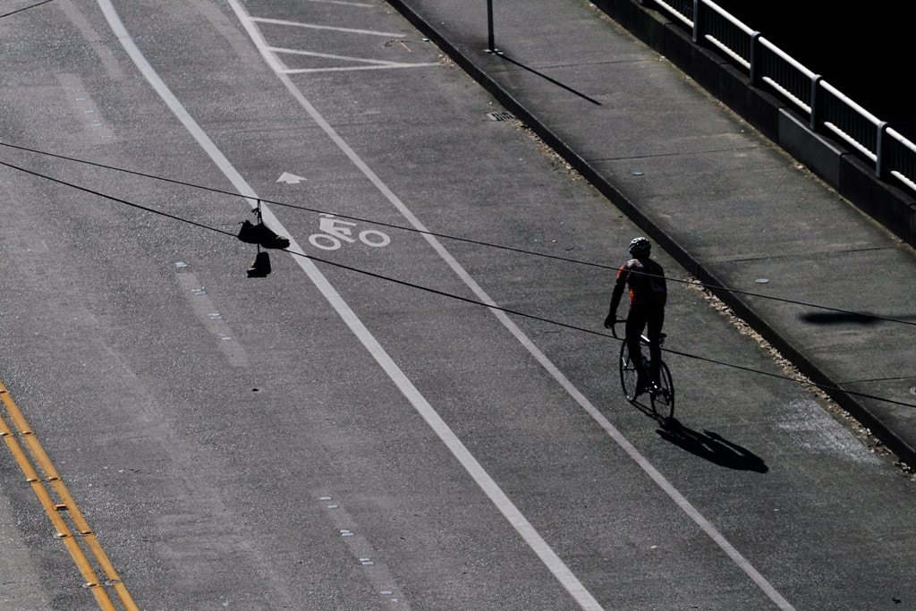 Canon EOS 400D (EOS Digital Rebel XTi / EOS Kiss Digital X) sample photo. A bike rider and tossing shoes photography