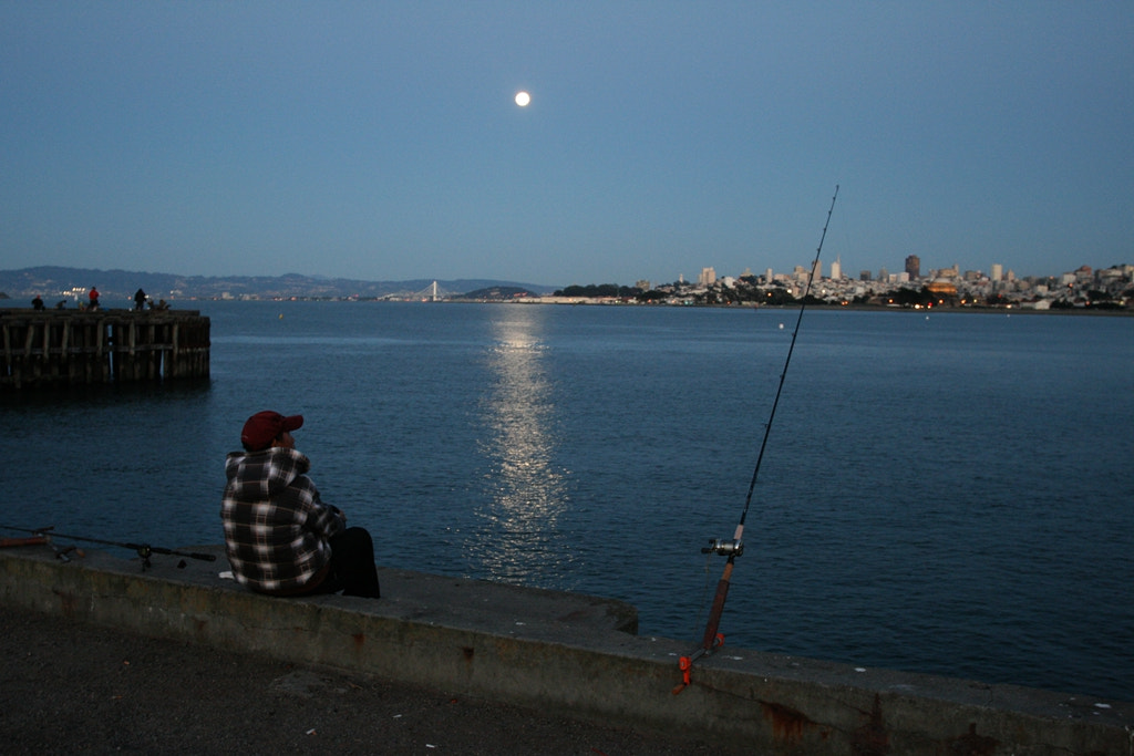 Canon EOS 400D (EOS Digital Rebel XTi / EOS Kiss Digital X) sample photo. A fishing man before san francisco photography