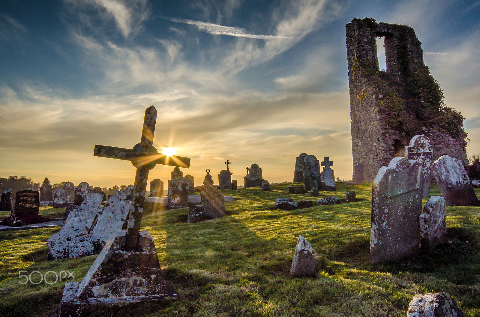 Nikon D7000 + Sigma 12-24mm F4.5-5.6 EX DG Aspherical HSM sample photo. A spring sunset at ardmulchan cemetery photography