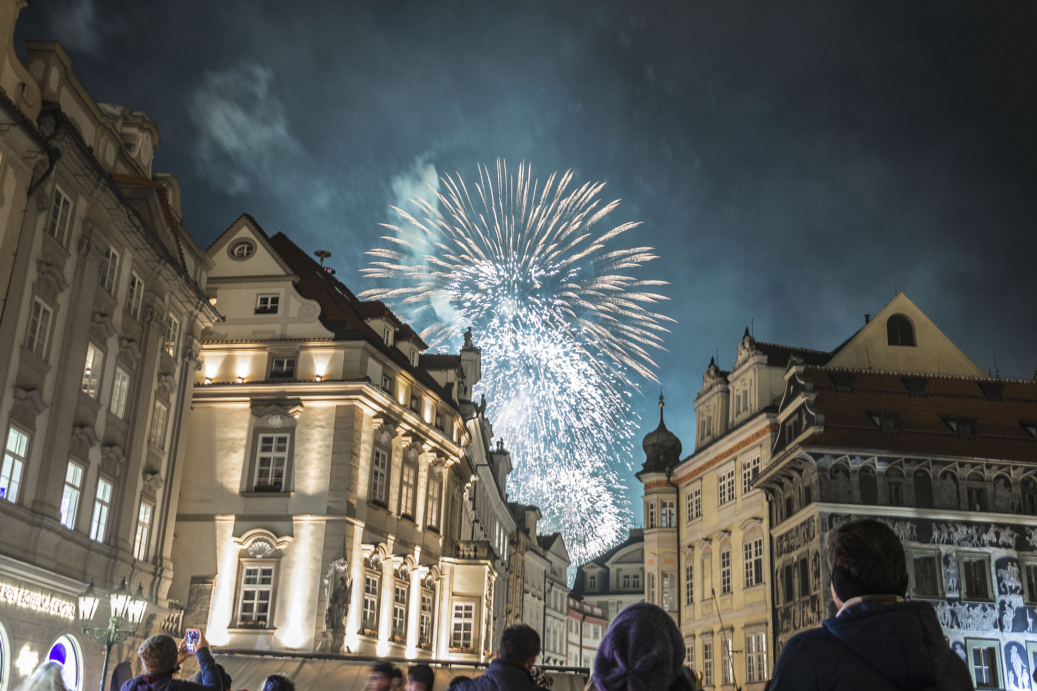 Canon EF-S 18-135mm F3.5-5.6 IS STM sample photo. Fuegos artificiales en praga photography