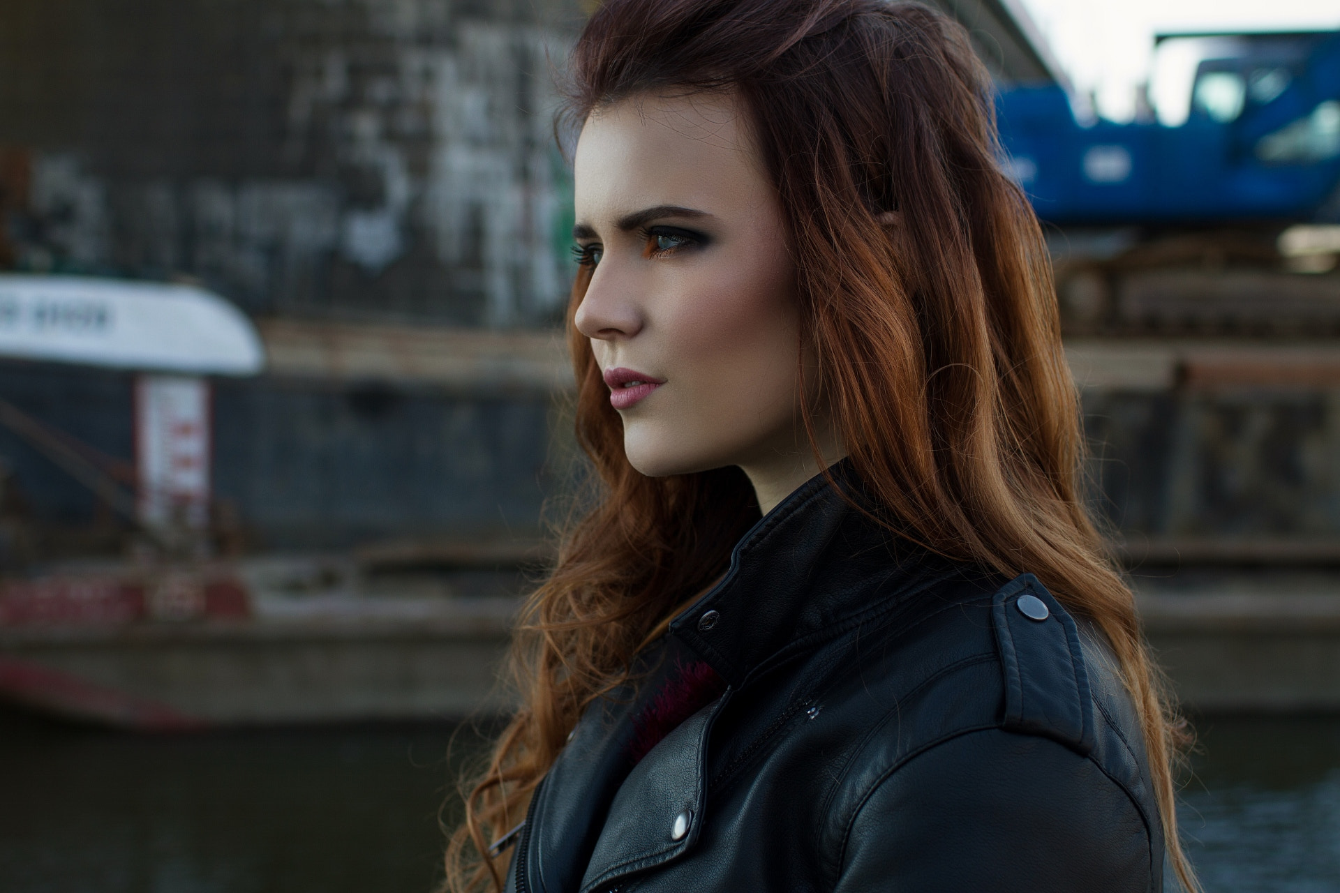 Canon EOS 7D + Canon EF 35mm F1.4L USM sample photo. Sideways photography