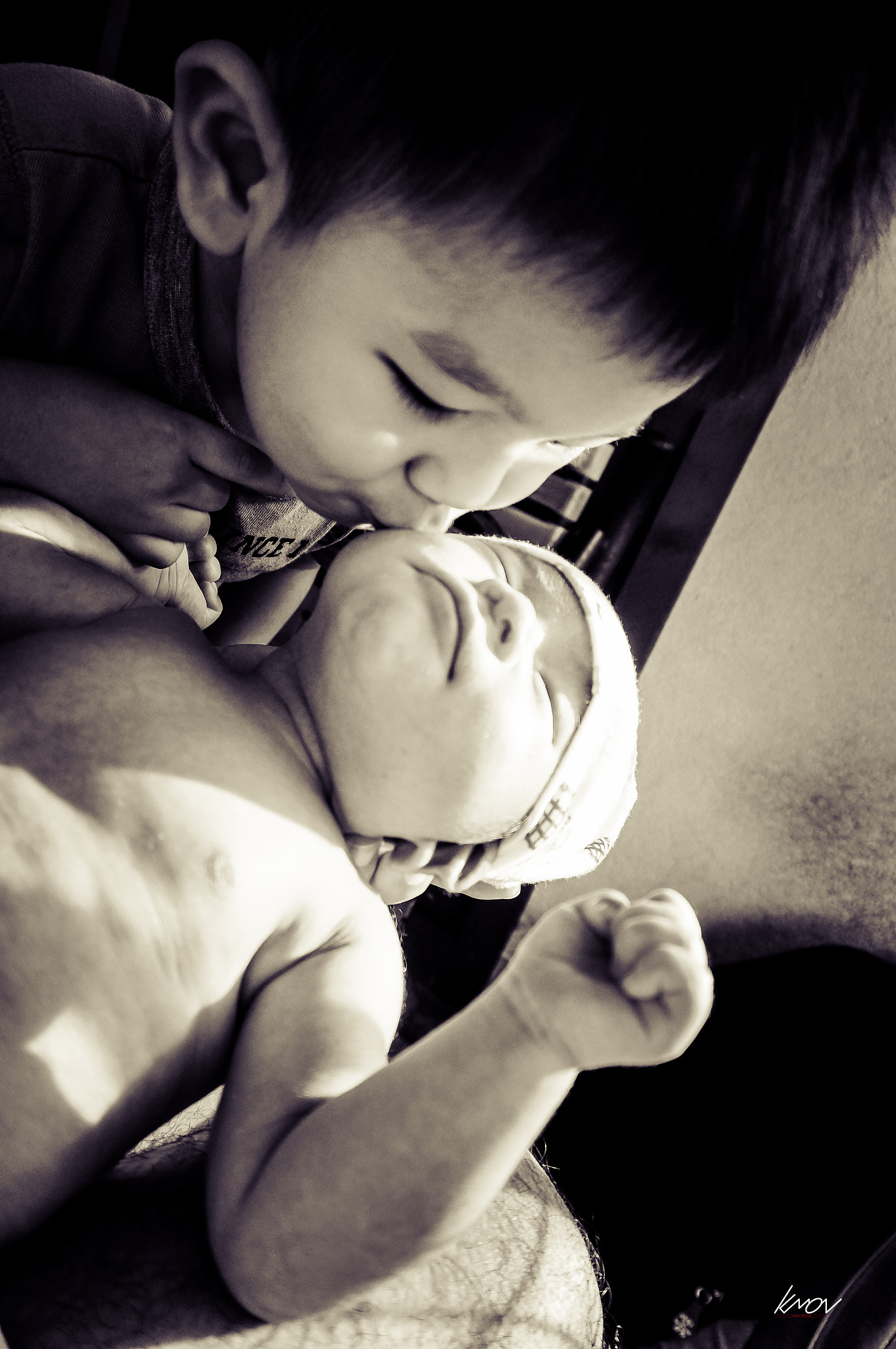 Sony Alpha NEX-5N sample photo. Brother kiss photography