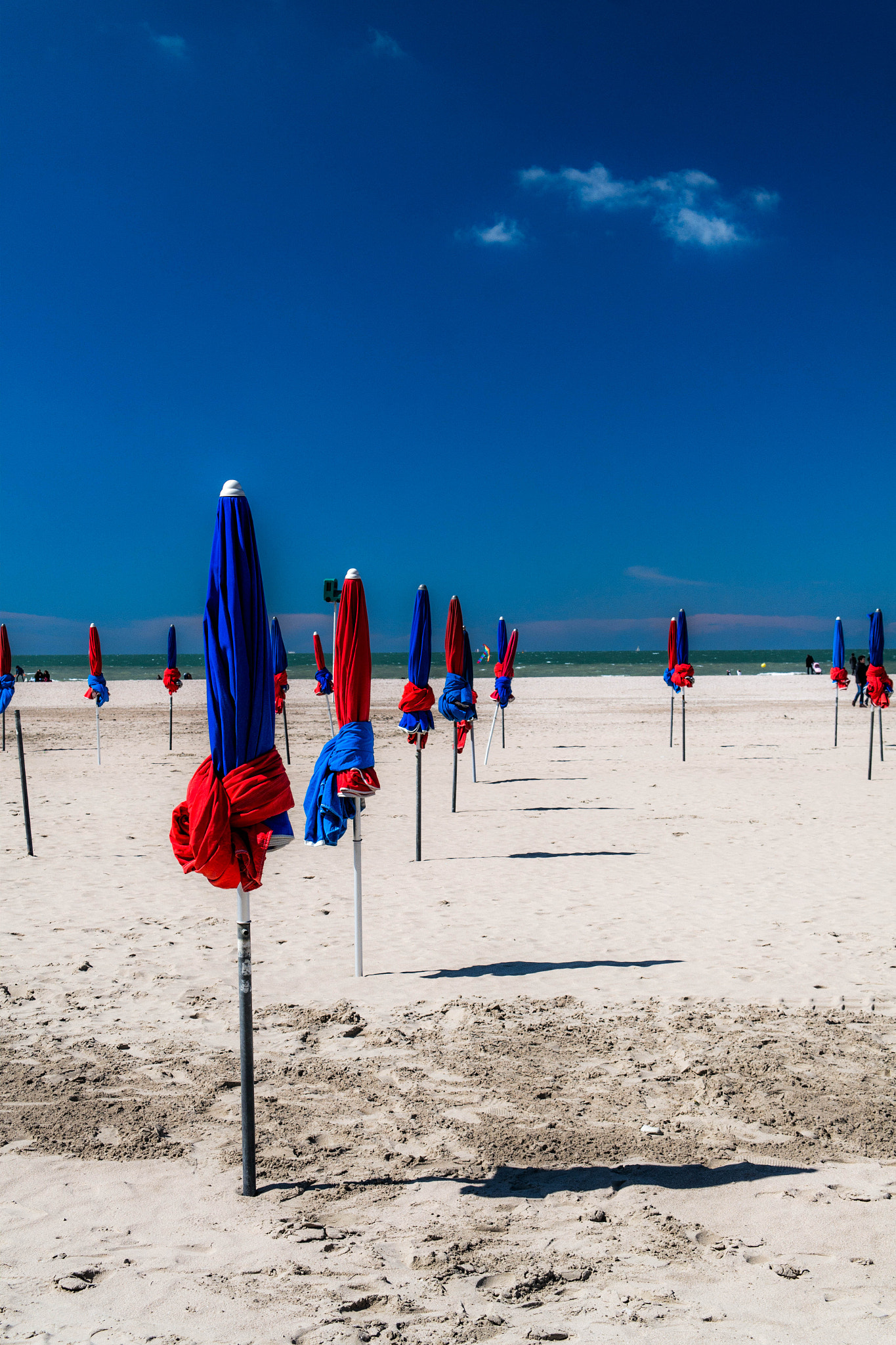 Samsung NX200 + Samsung NX 18-55mm F3.5-5.6 OIS sample photo. Les parasols, deauville-sur-mer photography