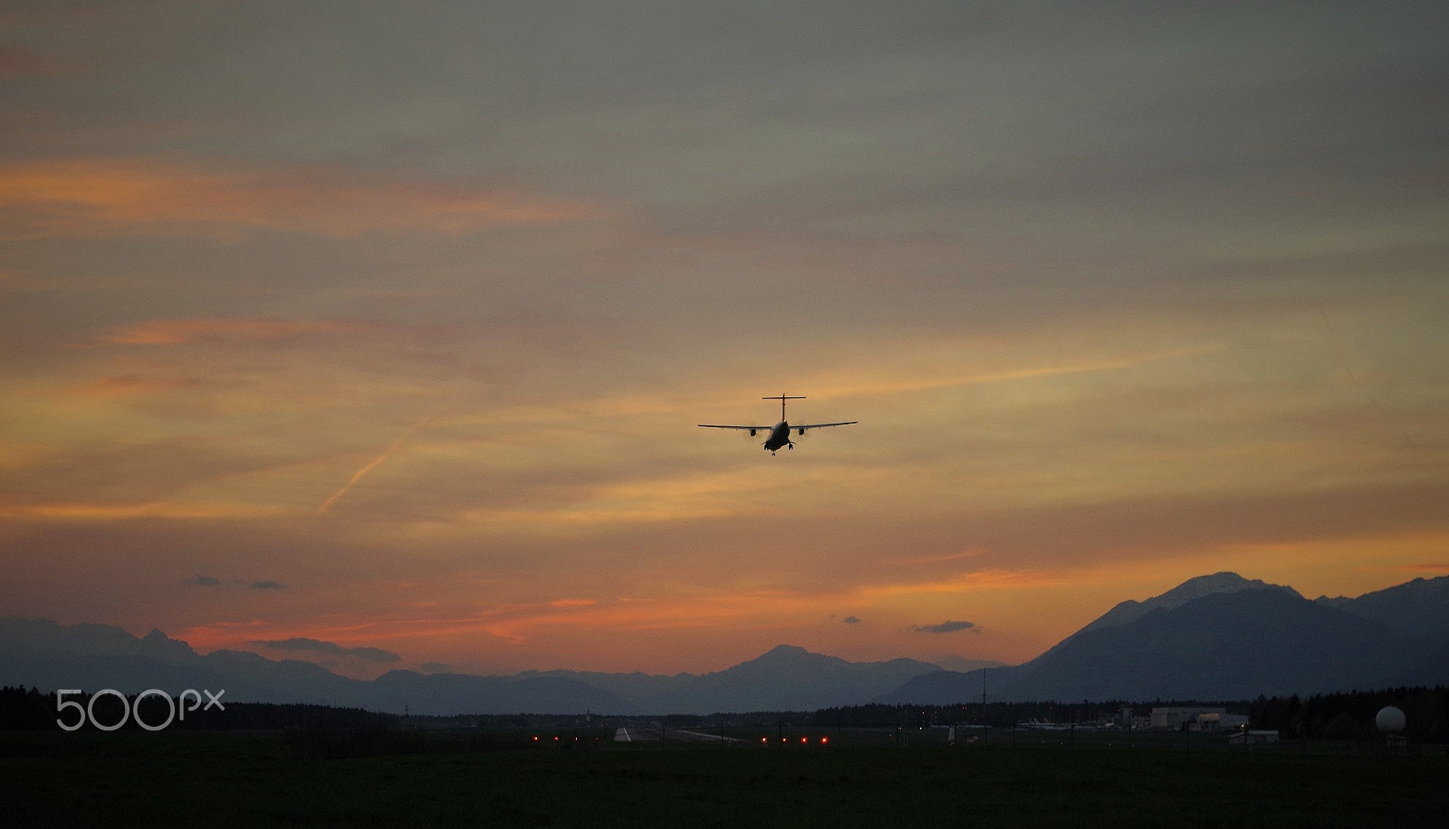 Pentax smc DA 18-55mm F3.5-5.6 AL sample photo. Landing photography