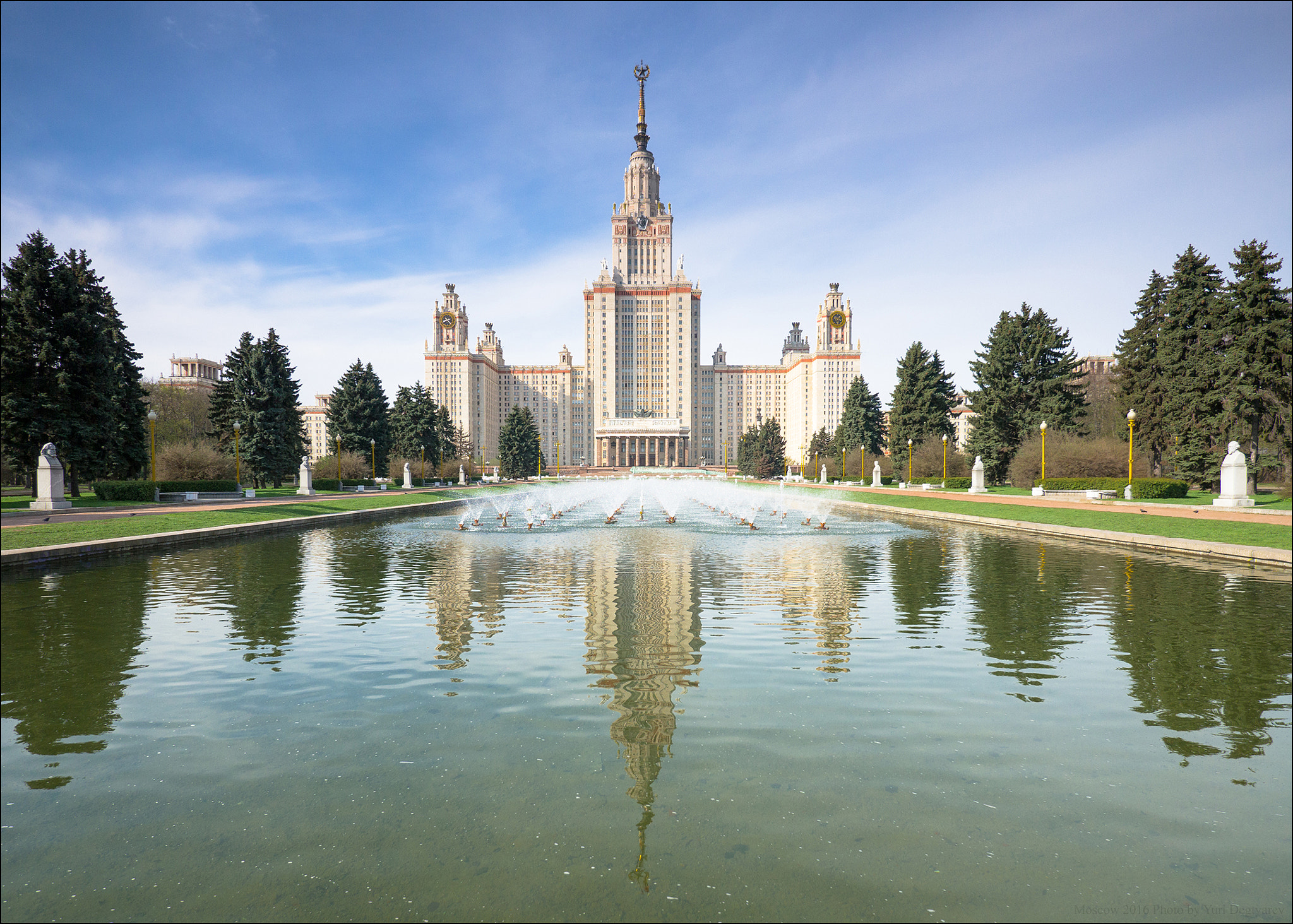 Panasonic Lumix DMC-G3 + Panasonic Lumix G Vario 7-14mm F4 ASPH sample photo. Russia. moscow. msu and fountain "lily". photography