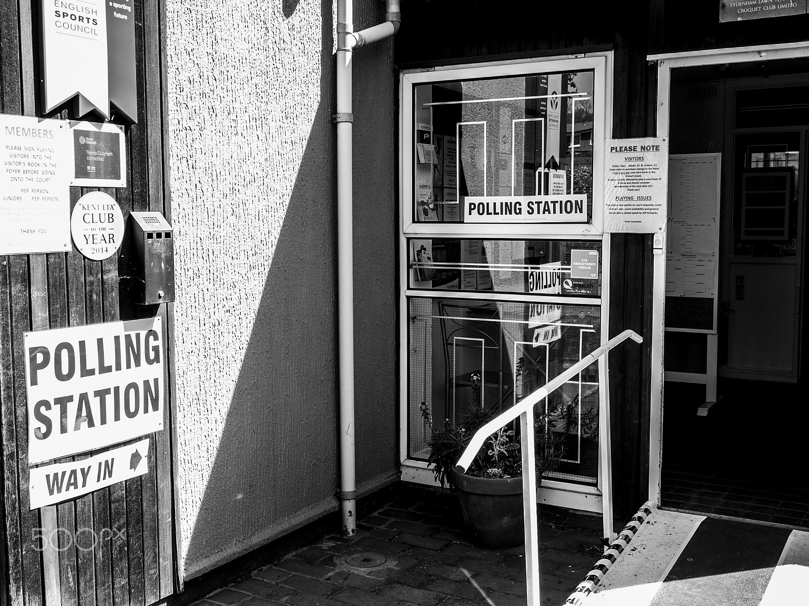 Leica Digilux 3 sample photo. Polling station photography