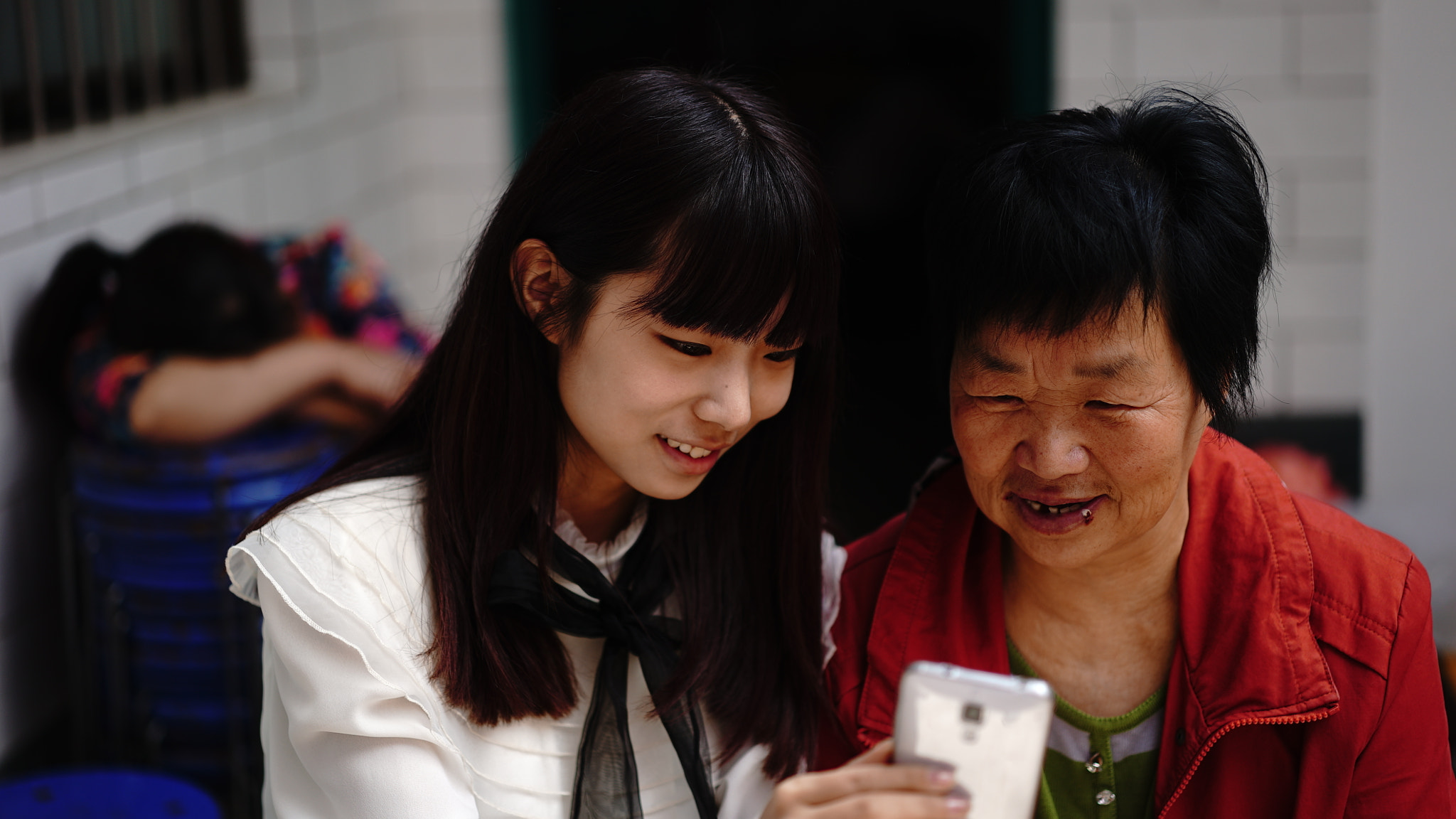 Sony a7S + Sony Sonnar T* FE 55mm F1.8 ZA sample photo. Street mom and son photography