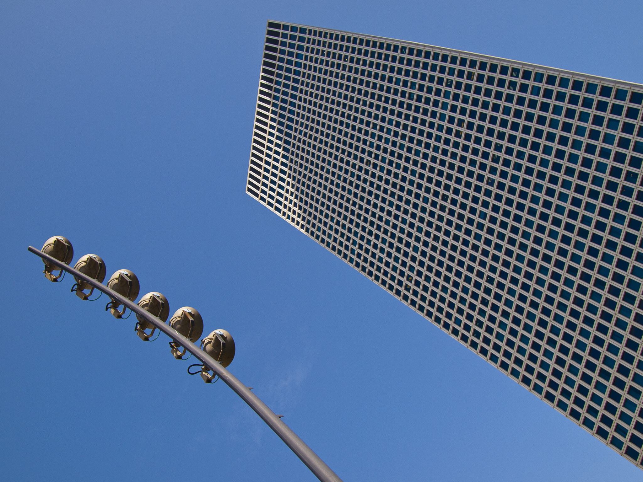 SIGMA 18-50mm F2.8 DC sample photo. Azrieli diagonal photography