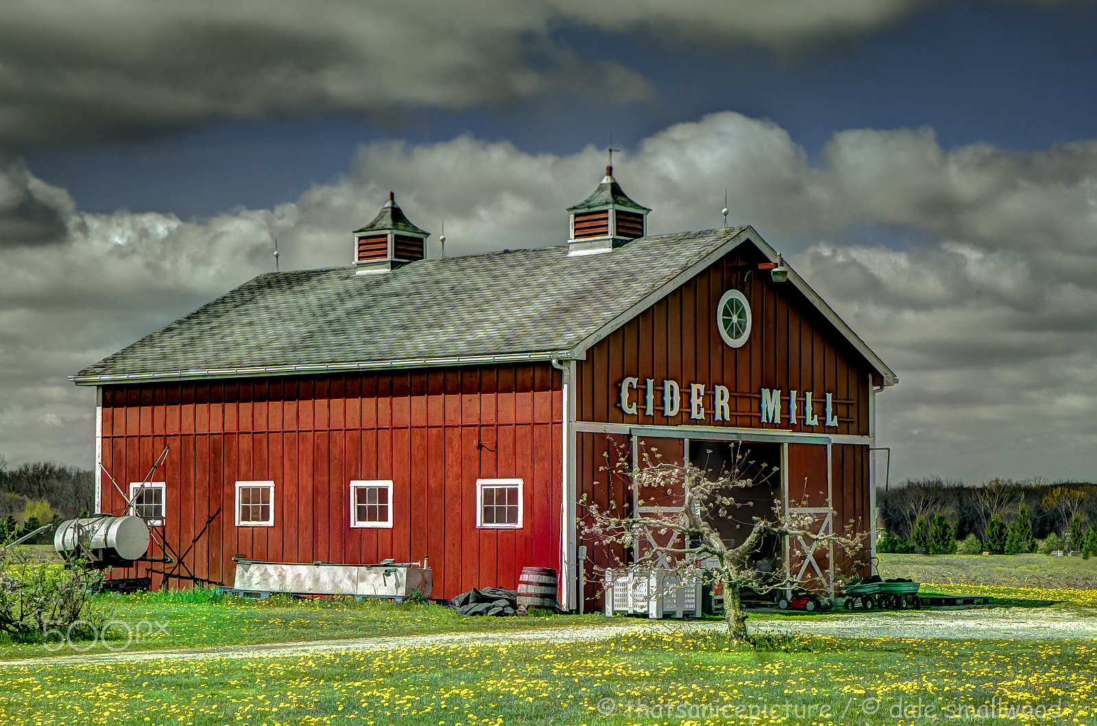 Canon EF-S 17-55mm F2.8 IS USM sample photo. Cider mill photography