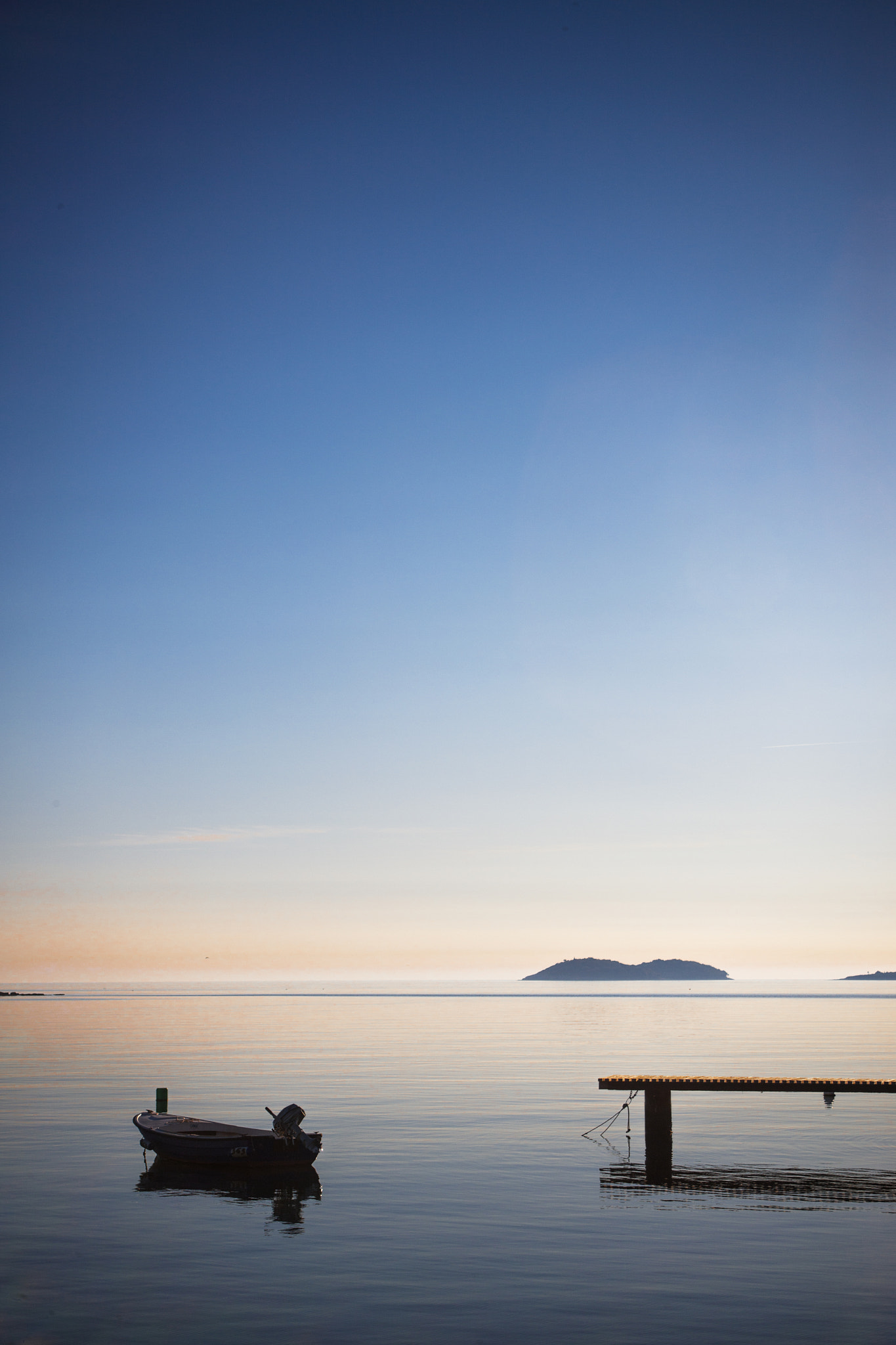 Canon EF 28-80mm f/3.5-5.6 USM sample photo. Solitude photography
