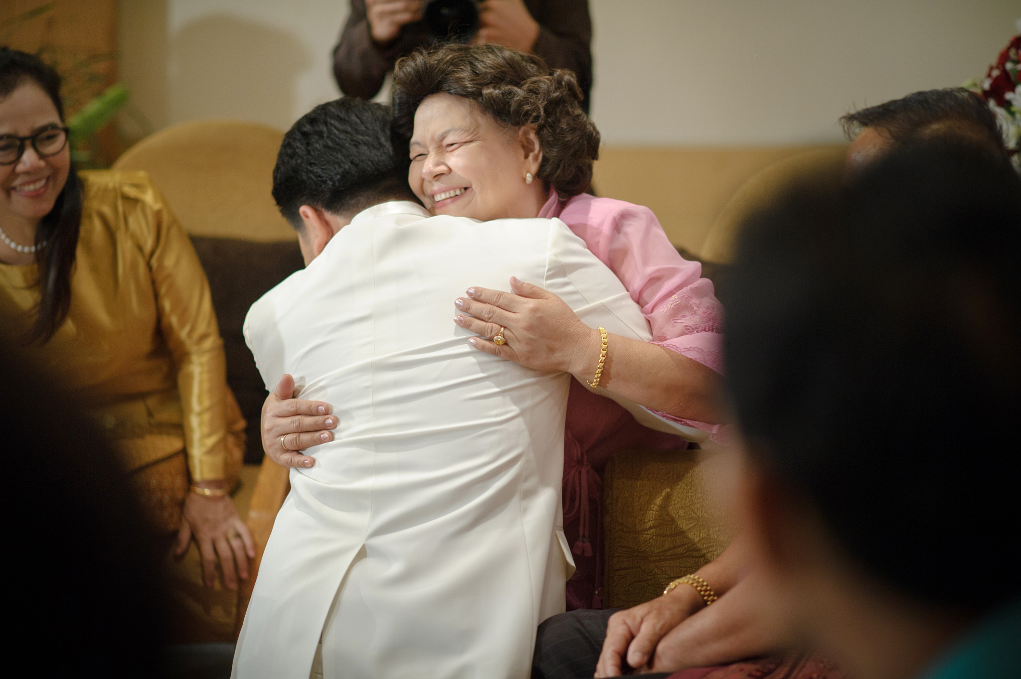Nikon D3S + Nikon AF-S Nikkor 85mm F1.8G sample photo. Wedding hug! photography