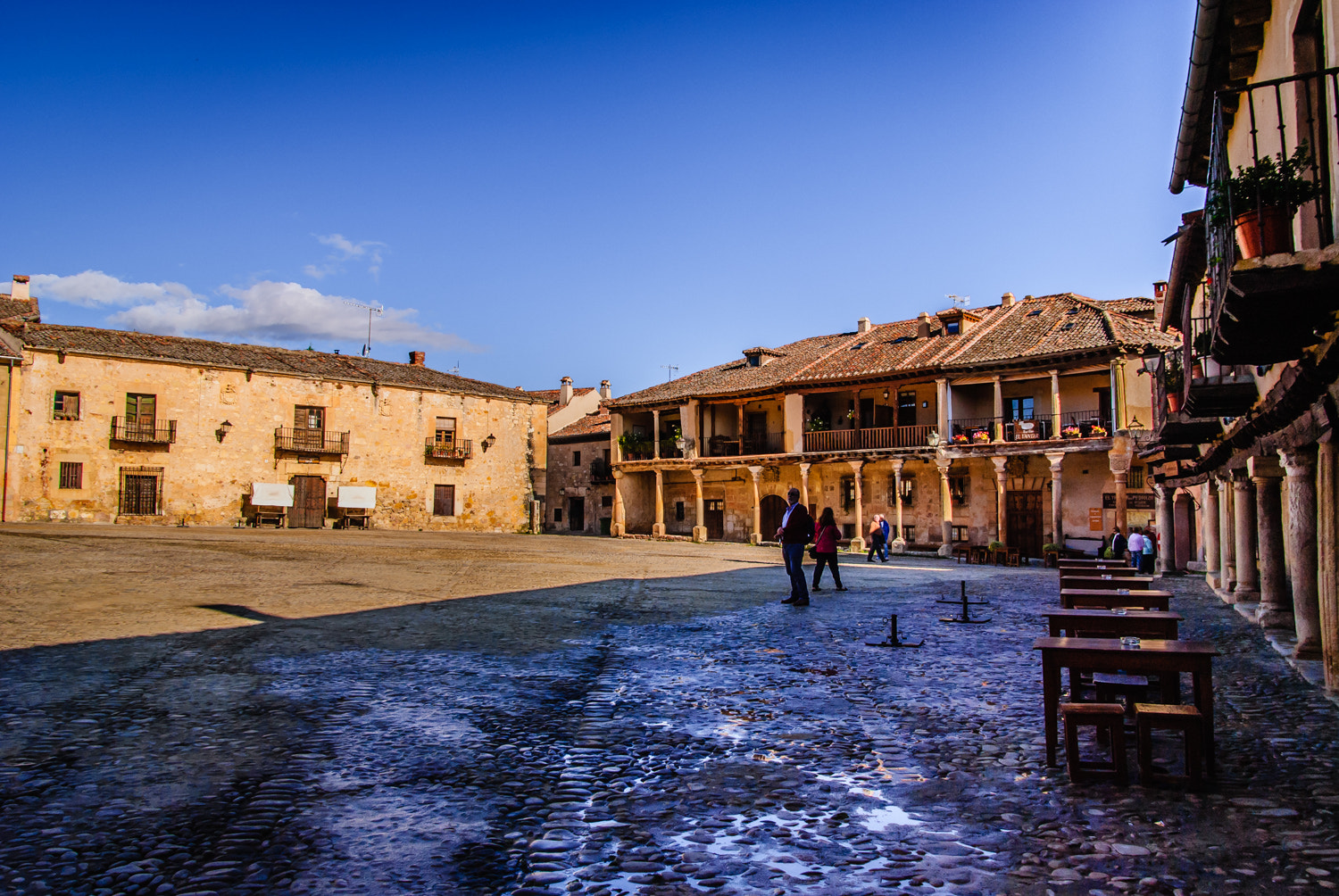 Nikon D3000 sample photo. Pedraza, plaza mayor photography