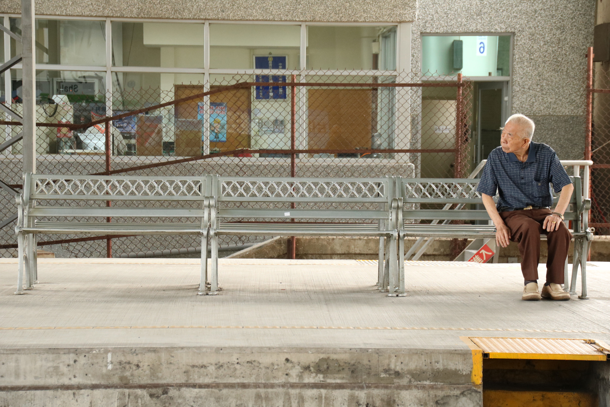 Canon EOS 760D (EOS Rebel T6s / EOS 8000D) sample photo. Old man photography