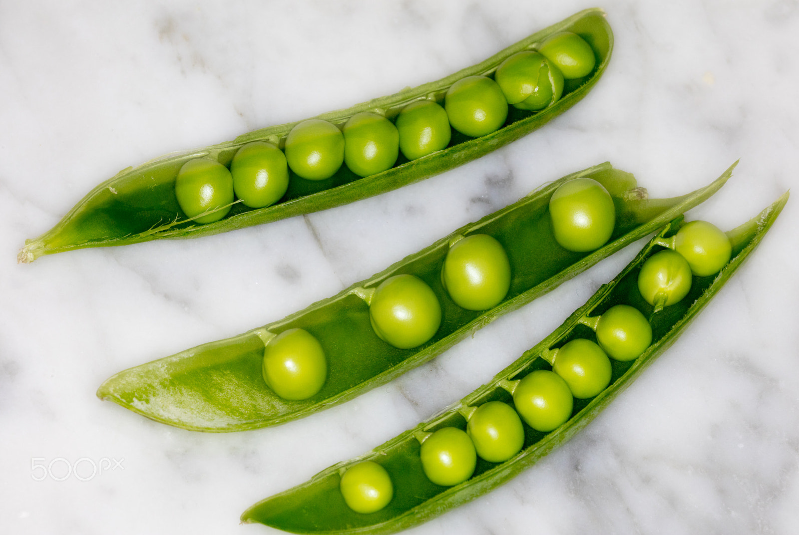 Sigma 150mm f/2.8 EX DG OS HSM APO Macro sample photo. Fresh green peas photography