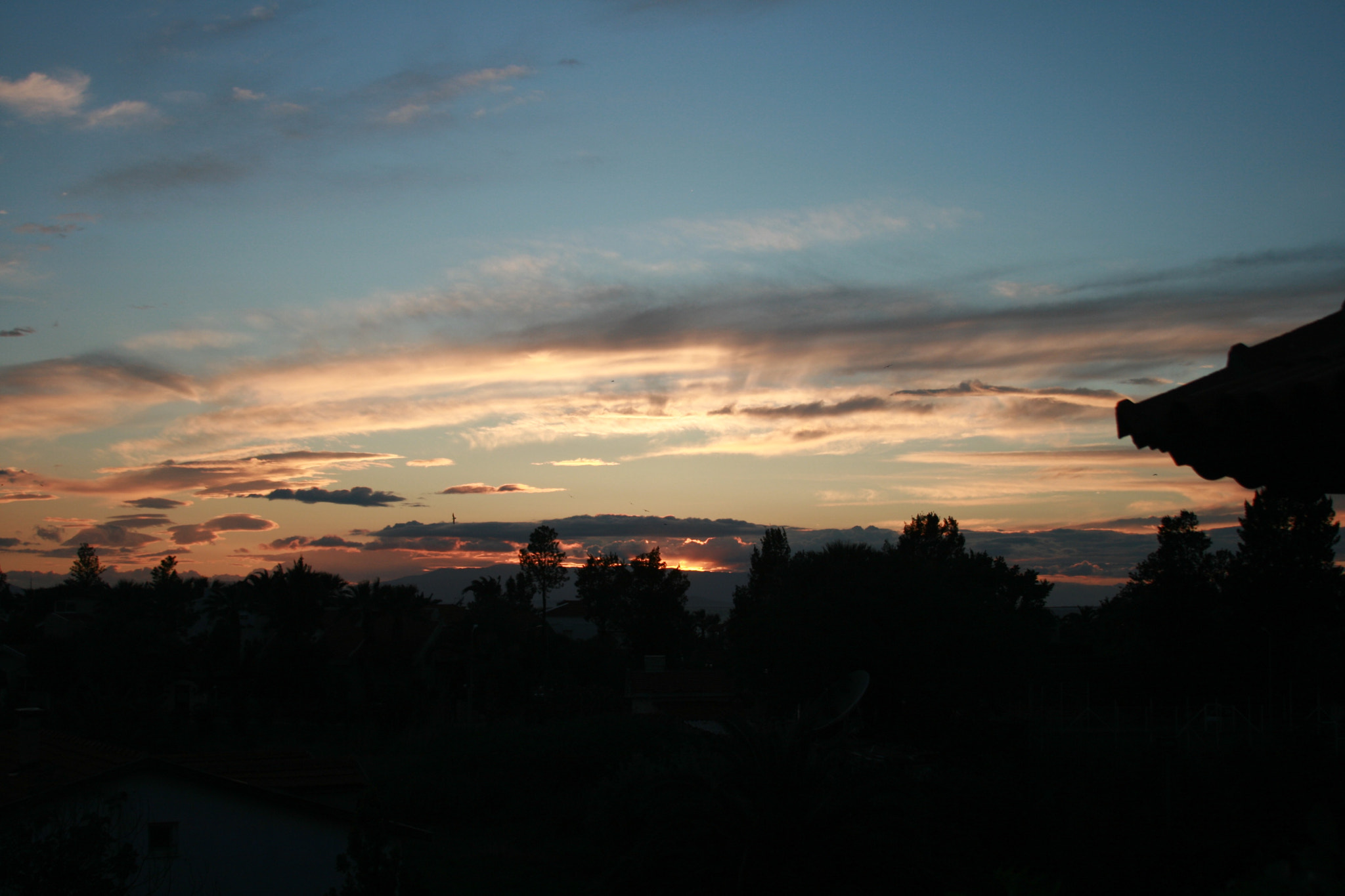 Canon EOS 400D (EOS Digital Rebel XTi / EOS Kiss Digital X) sample photo. Creamy sunset photography