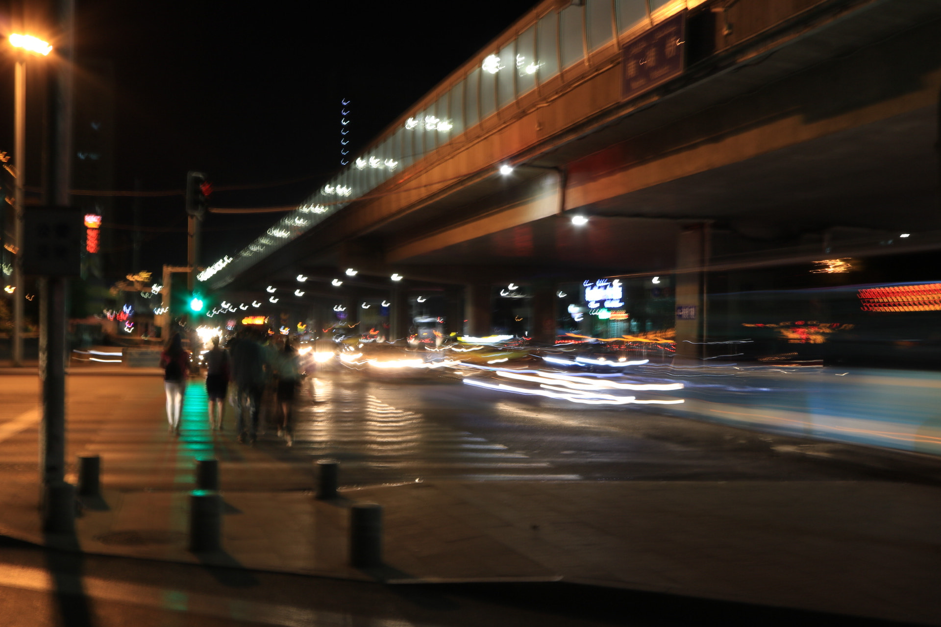 Canon EOS 750D (EOS Rebel T6i / EOS Kiss X8i) sample photo. Busy street photography