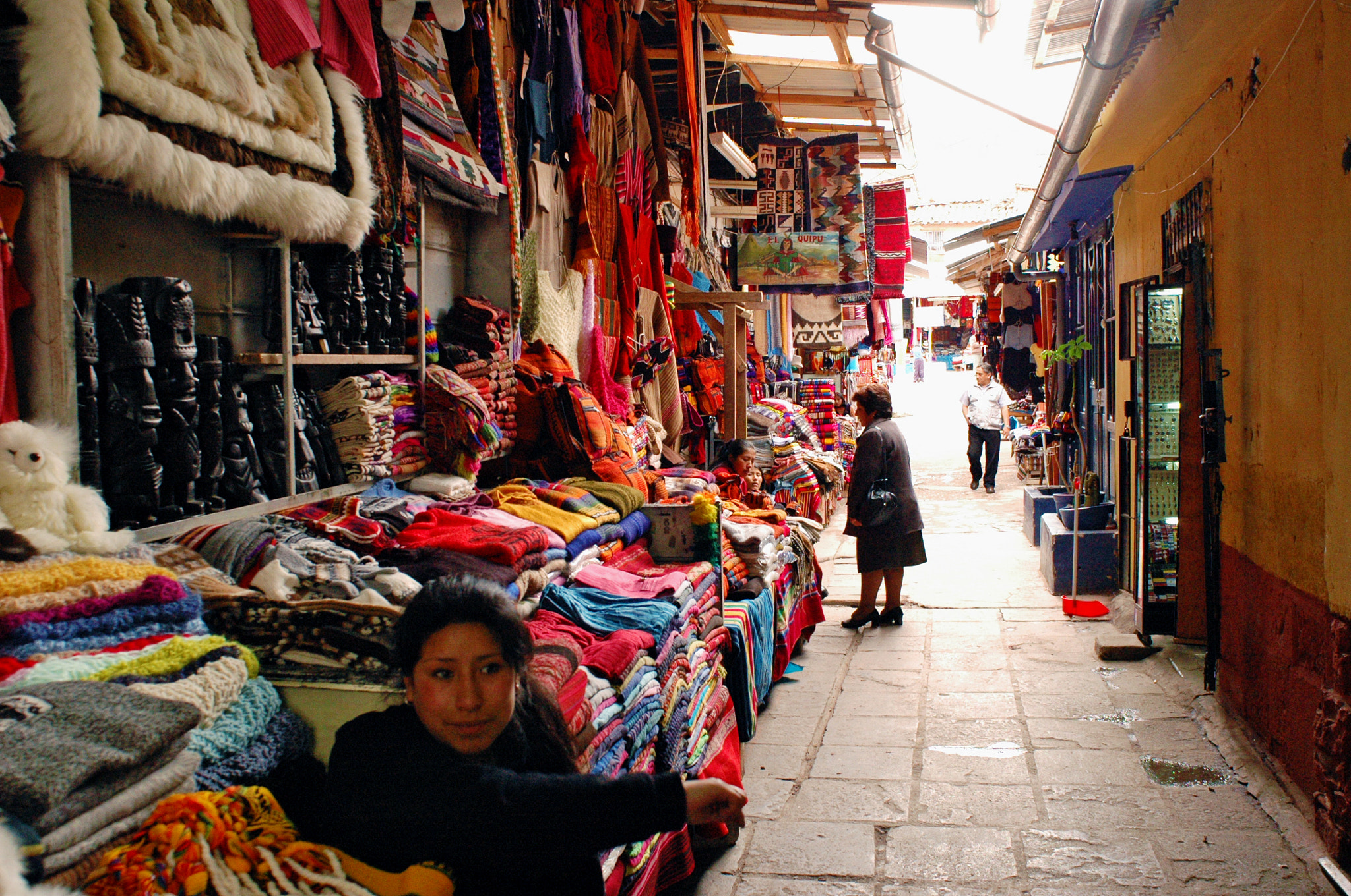 Nikon D70 + Nikon AF Nikkor 20mm F2.8D sample photo. Cusco photography