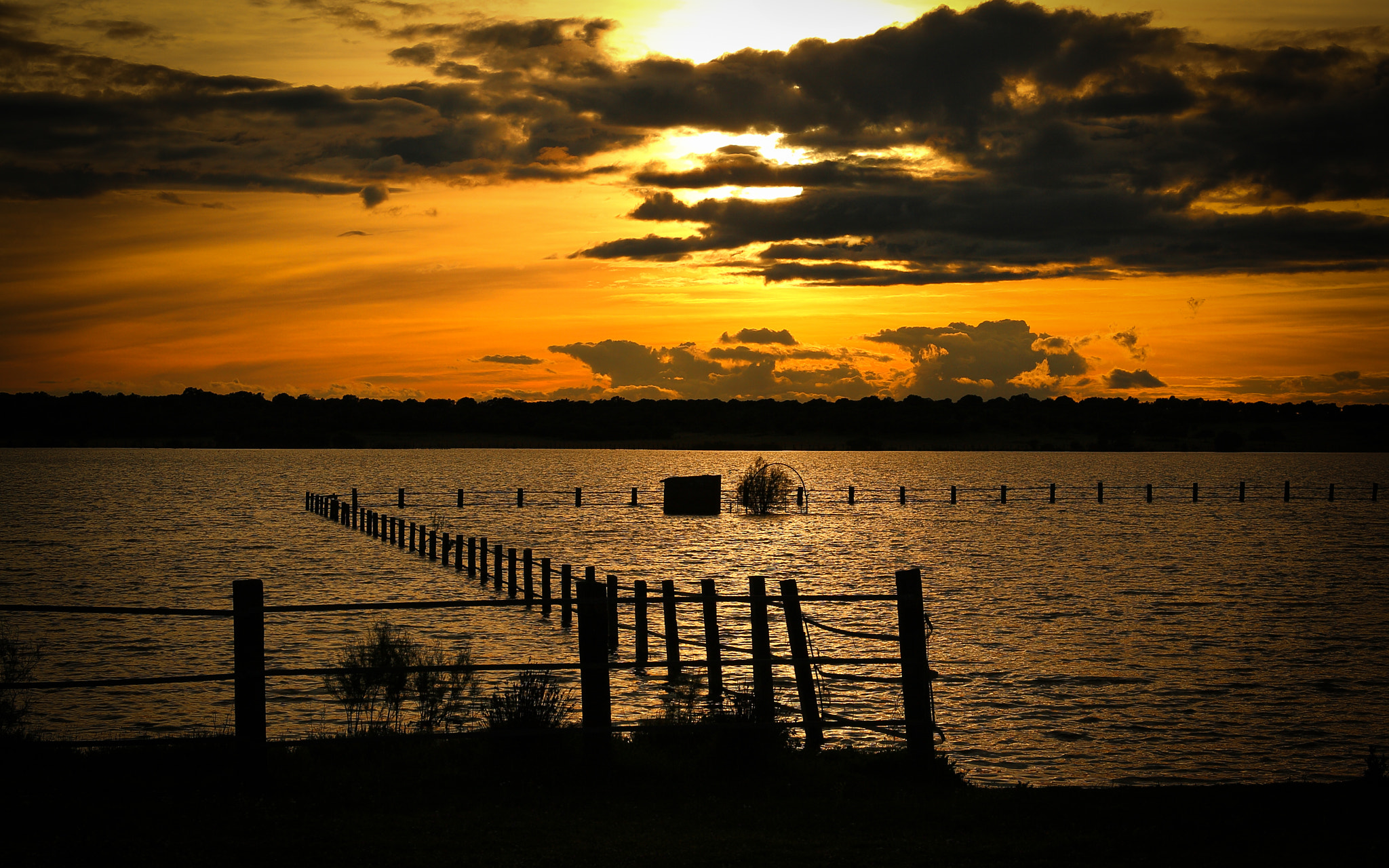 Canon EF 28-105mm f/3.5-4.5 USM sample photo. Atardecer en la laguna dorada photography