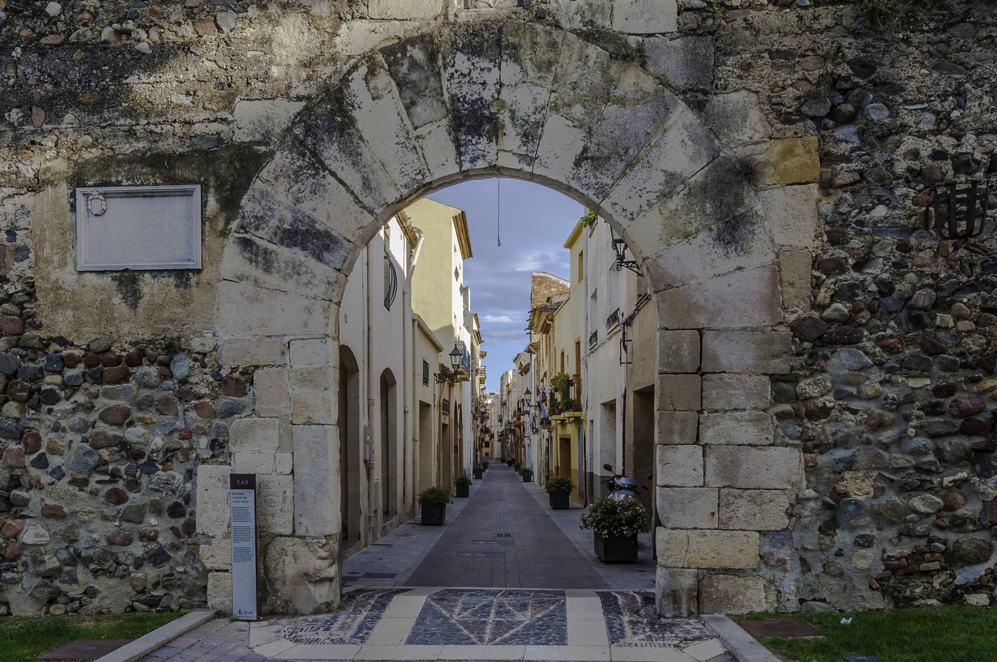 Nikon AF-S Nikkor 14-24mm F2.8G ED sample photo. Fuente y niebla photography