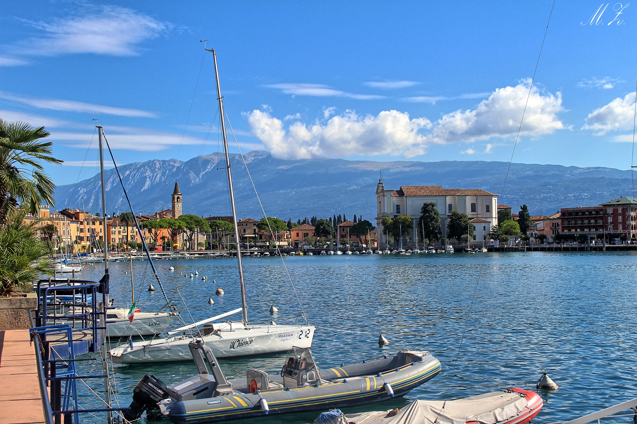 Canon EOS 100D (EOS Rebel SL1 / EOS Kiss X7) + 18.0 - 55.0 mm sample photo. Pearls of garda lake photography