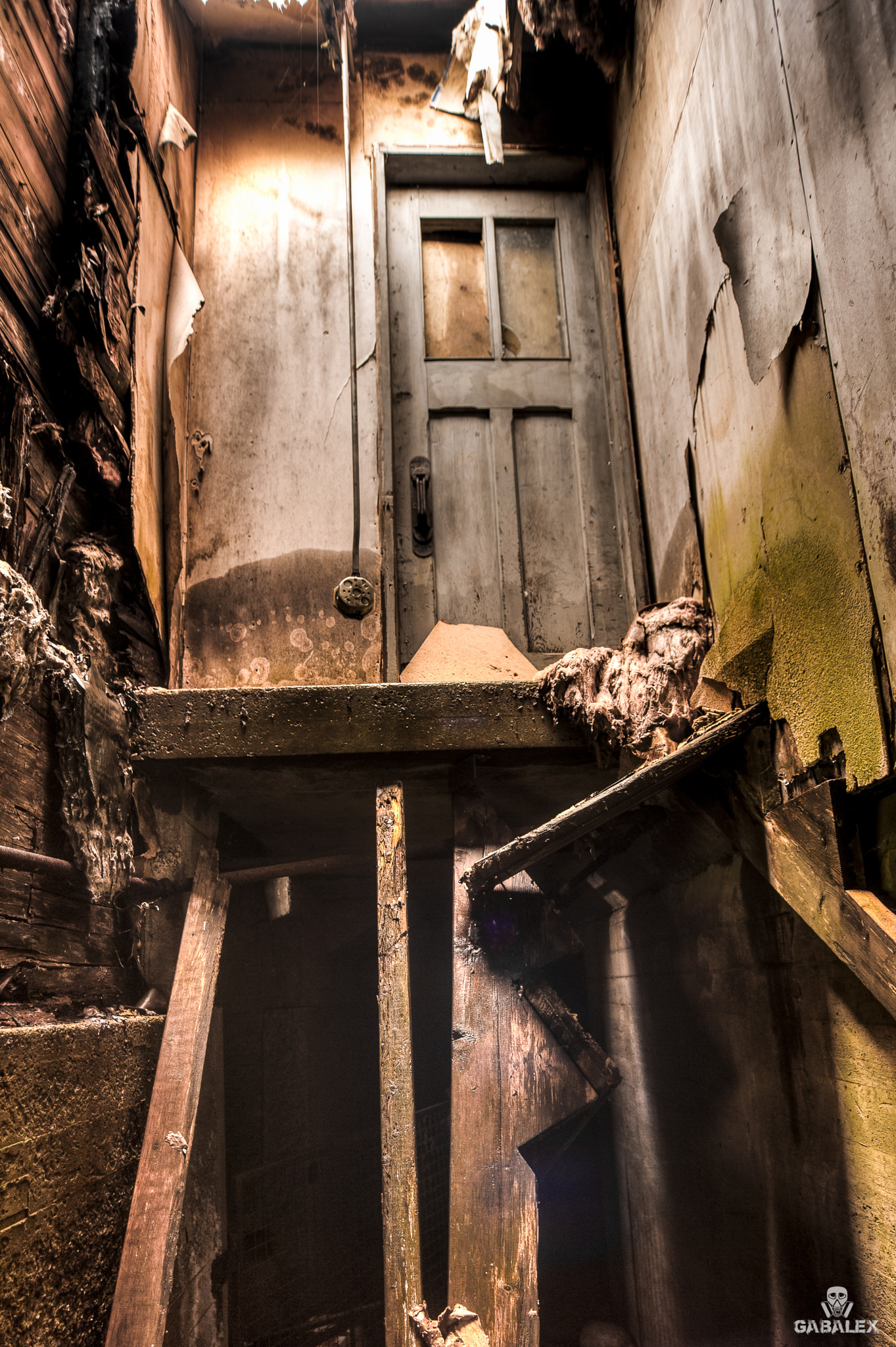 Nikon D700 + Sigma 17-35mm F2.8-4 EX Aspherical sample photo. The door photography