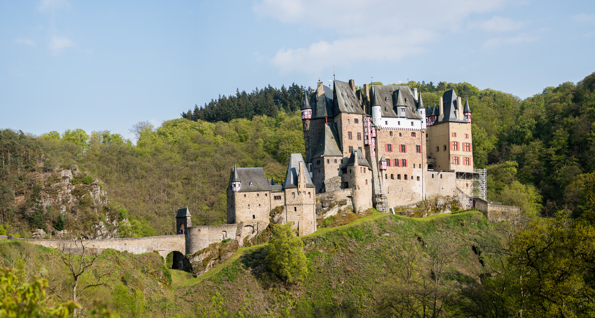 Tamron SP 70-300mm F4-5.6 Di USD sample photo. Burg eltz photography