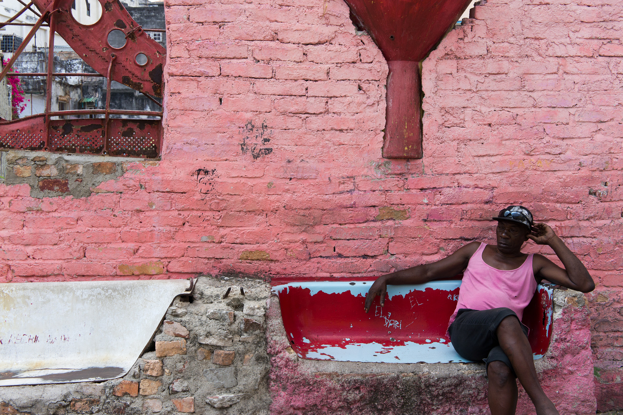 Sony E 18-200mm F3.5-6.3 OSS sample photo. Streets of cuba photography