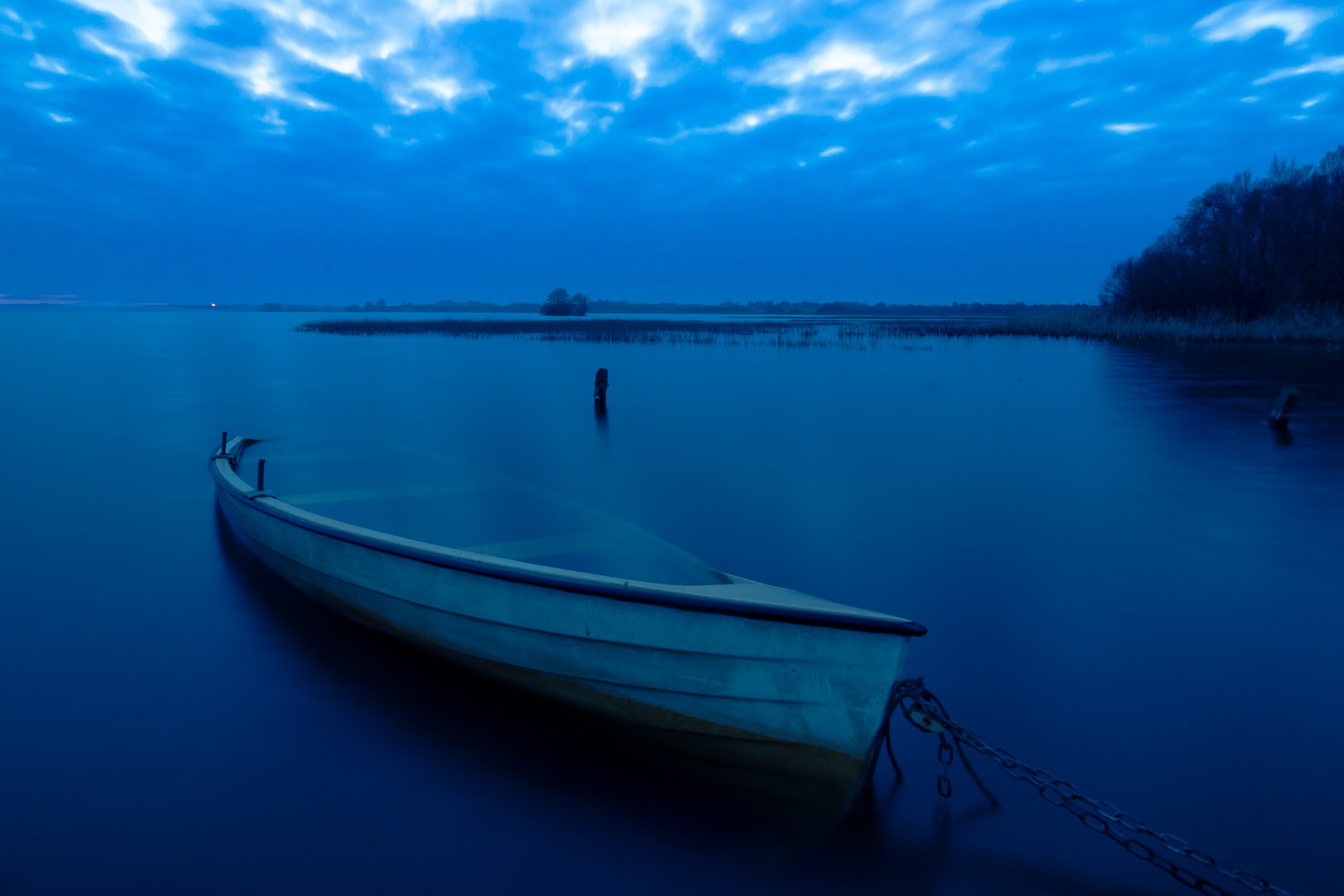 Nikon D610 + Tokina AT-X Pro 11-16mm F2.8 DX II sample photo. Deep in the blues photography