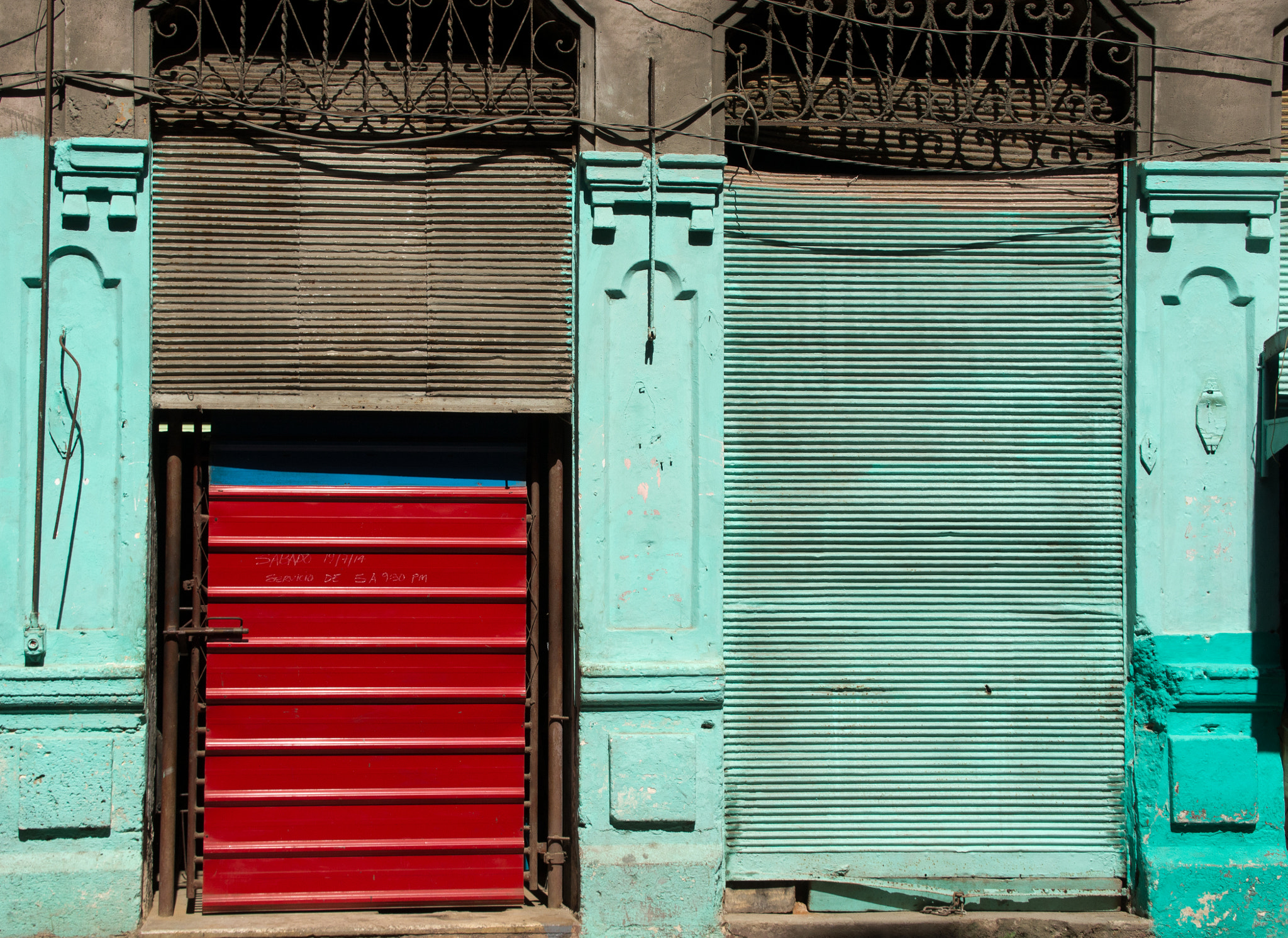 Sony E 18-200mm F3.5-6.3 OSS sample photo. Streets of cuba photography
