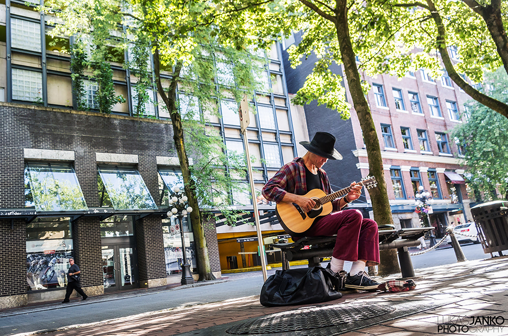 Pentax smc DA 18-55mm F3.5-5.6 ED AL II (IF) sample photo. Guitar man photography