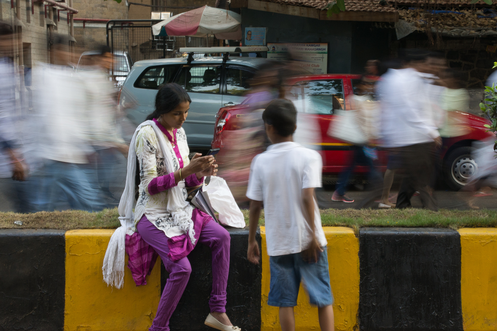 Sony E 18-200mm F3.5-6.3 OSS sample photo. Streets of india photography