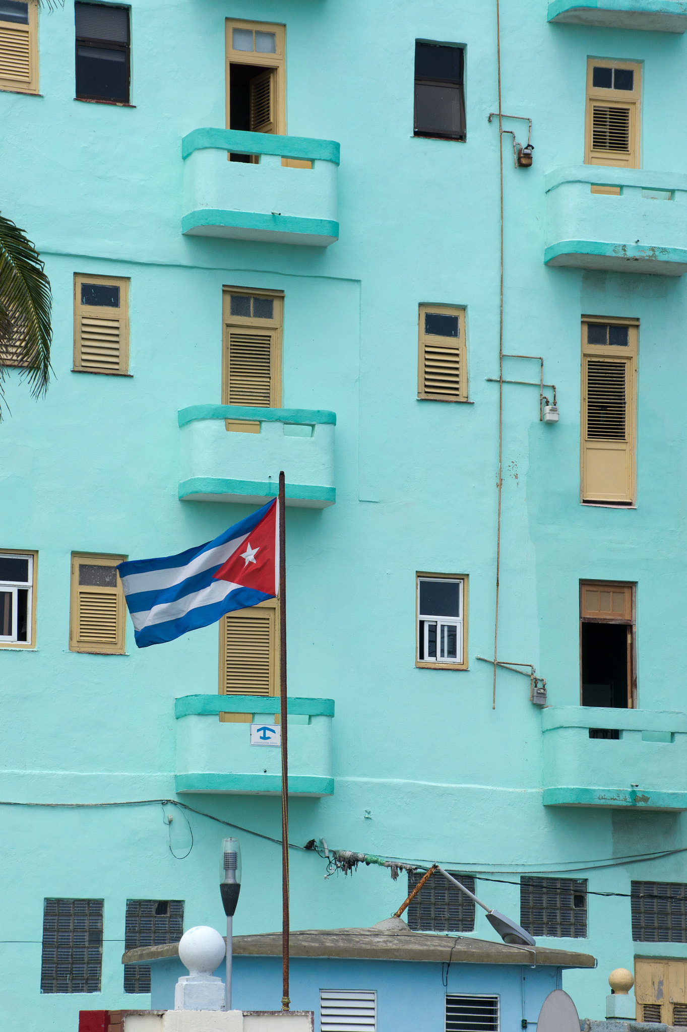 Sony E 18-200mm F3.5-6.3 OSS sample photo. Streets of cuba photography
