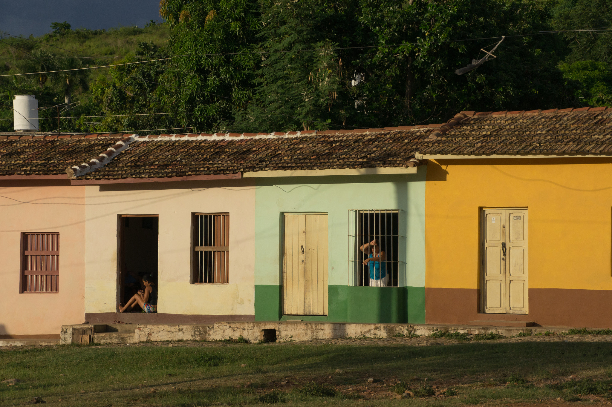 Sony E 18-200mm F3.5-6.3 OSS sample photo. Streets of cuba photography