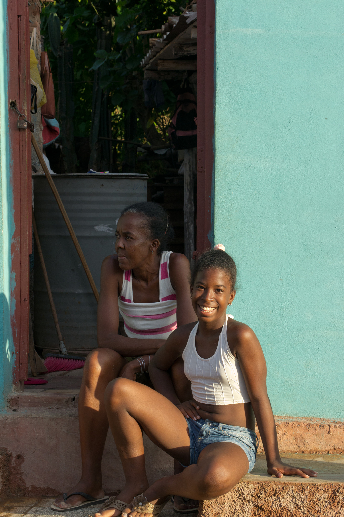 Sony E 18-200mm F3.5-6.3 OSS sample photo. Streets of cuba photography