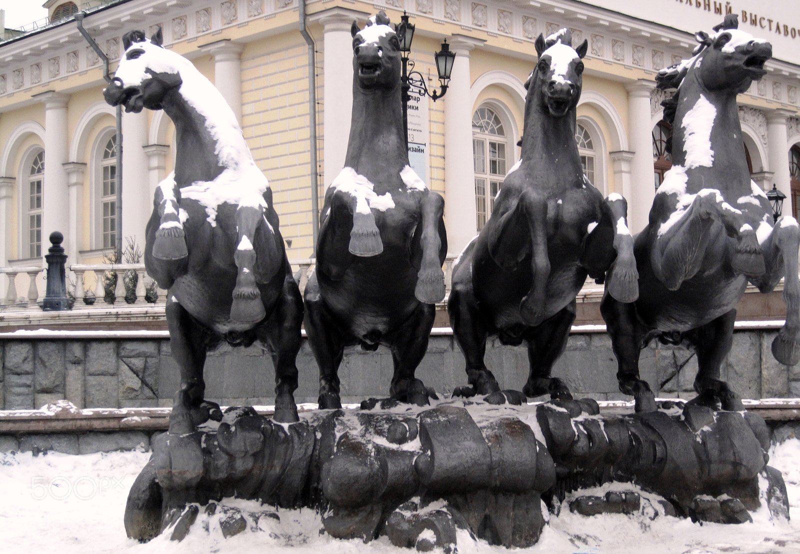 Canon PowerShot SD990 IS (Digital IXUS 980 IS / IXY Digital 3000 IS) sample photo. Fountain "horses" in winter photography