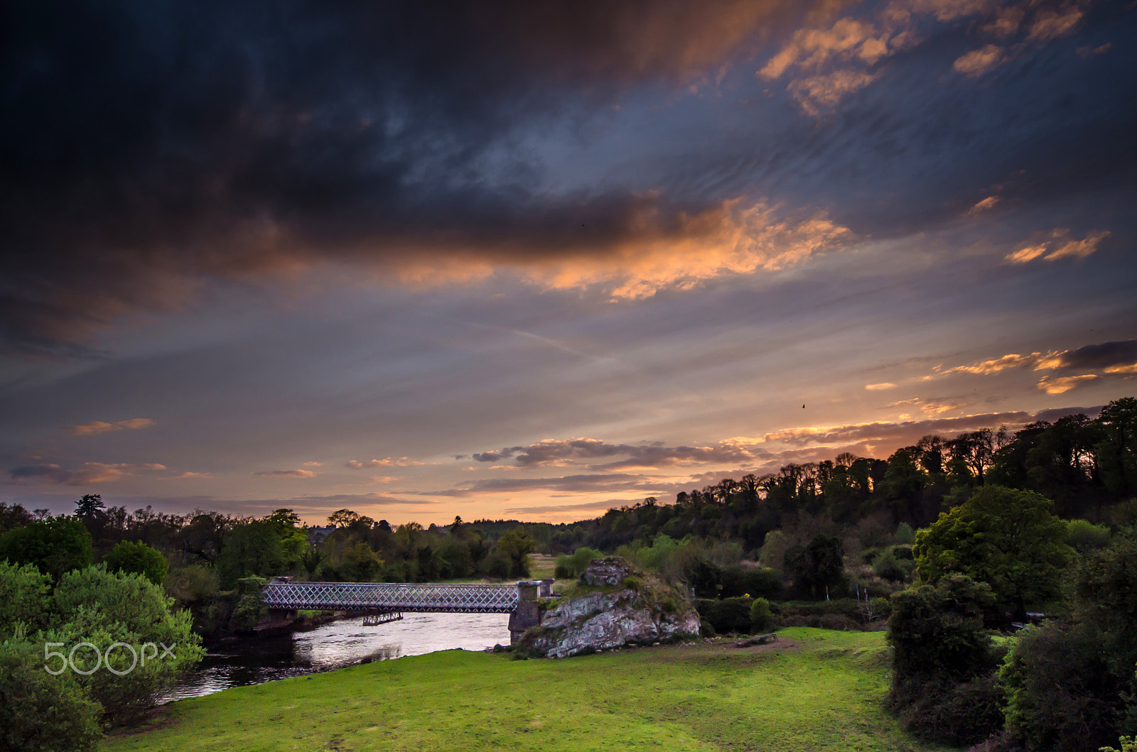 Sigma 12-24mm F4.5-5.6 EX DG Aspherical HSM sample photo. Obelisk bridge with red sky photography