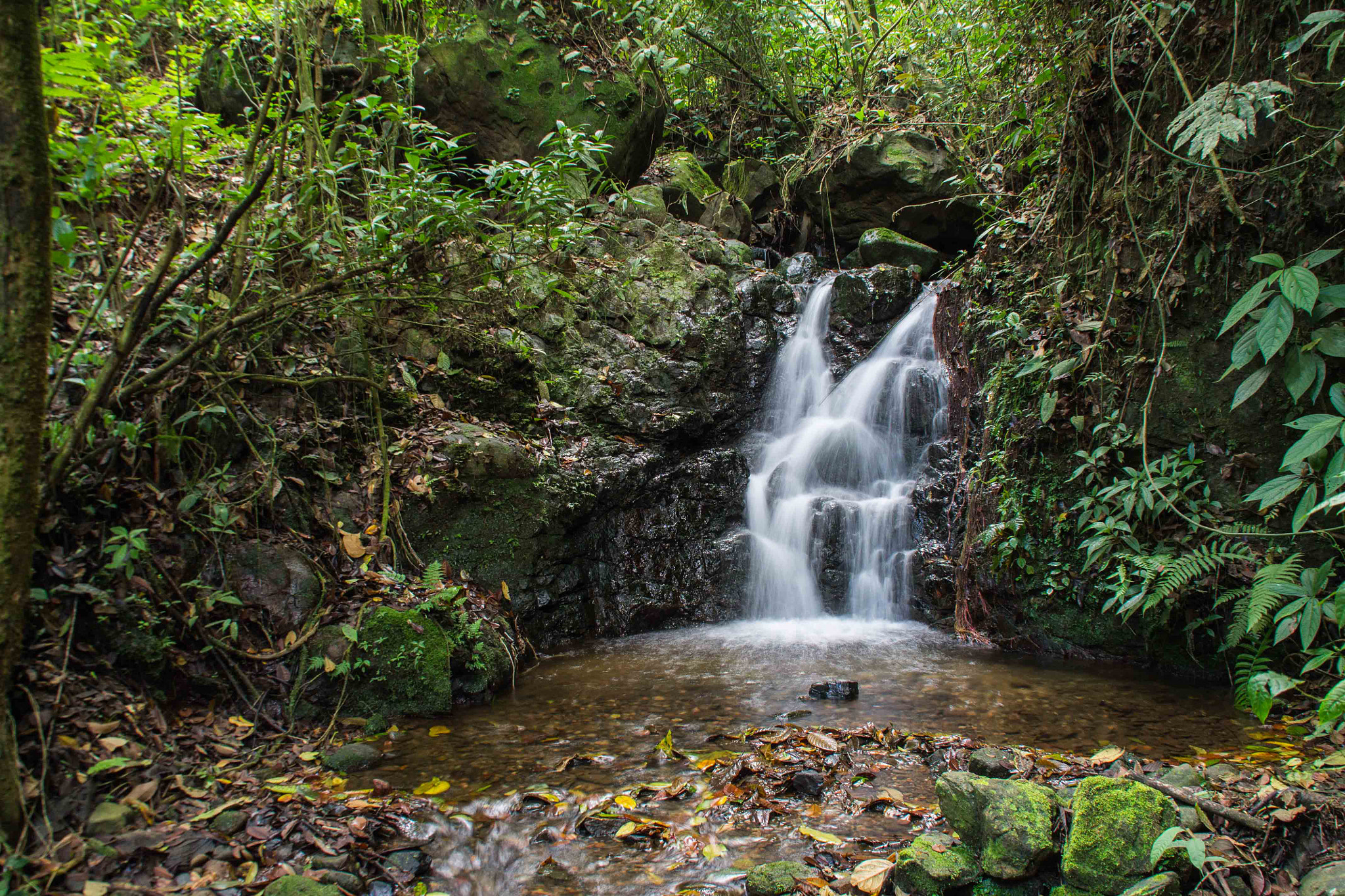 Canon EOS 1100D (EOS Rebel T3 / EOS Kiss X50) + Tamron AF 18-200mm F3.5-6.3 XR Di II LD Aspherical (IF) Macro sample photo. Cascada el ochún villacarmelo photography