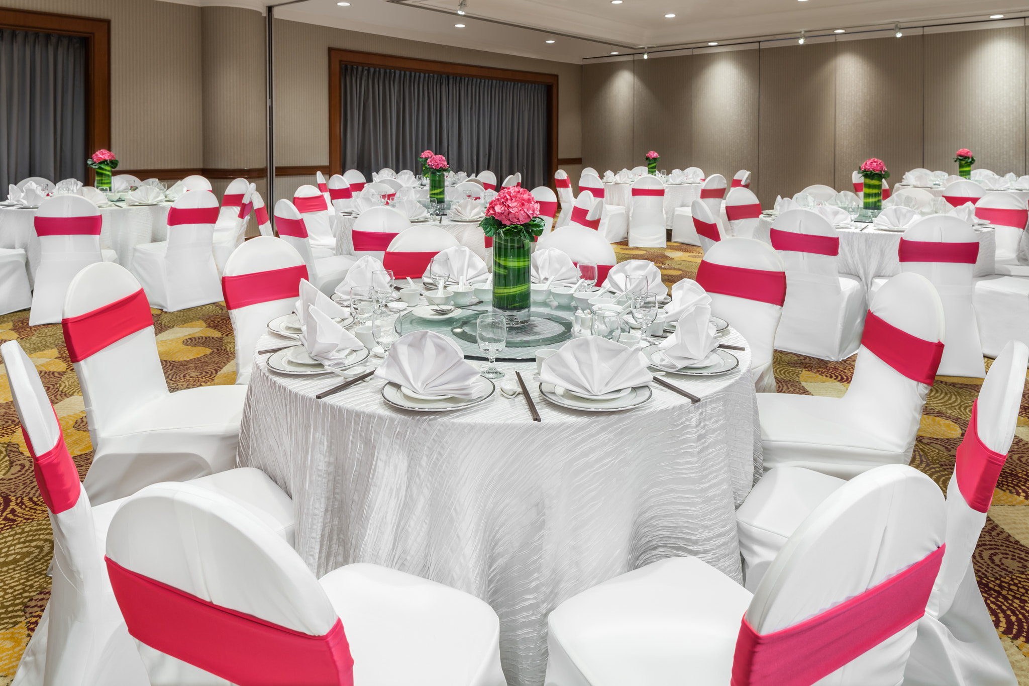 Canon TS-E 24.0mm f/3.5 L II sample photo. Holiday inn atrium singapore changi dinner setup photography